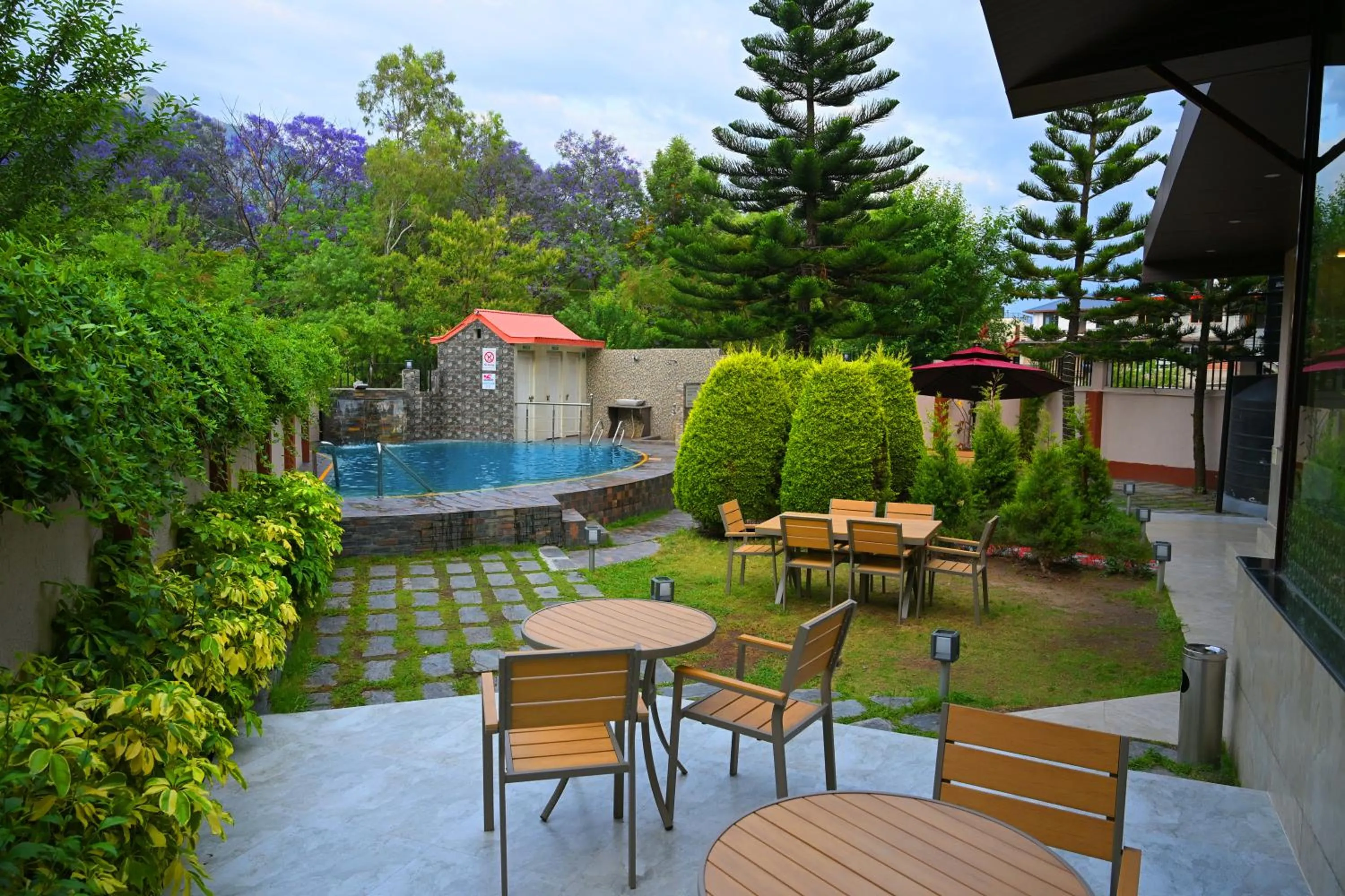 Garden view in White Ridge Hotel