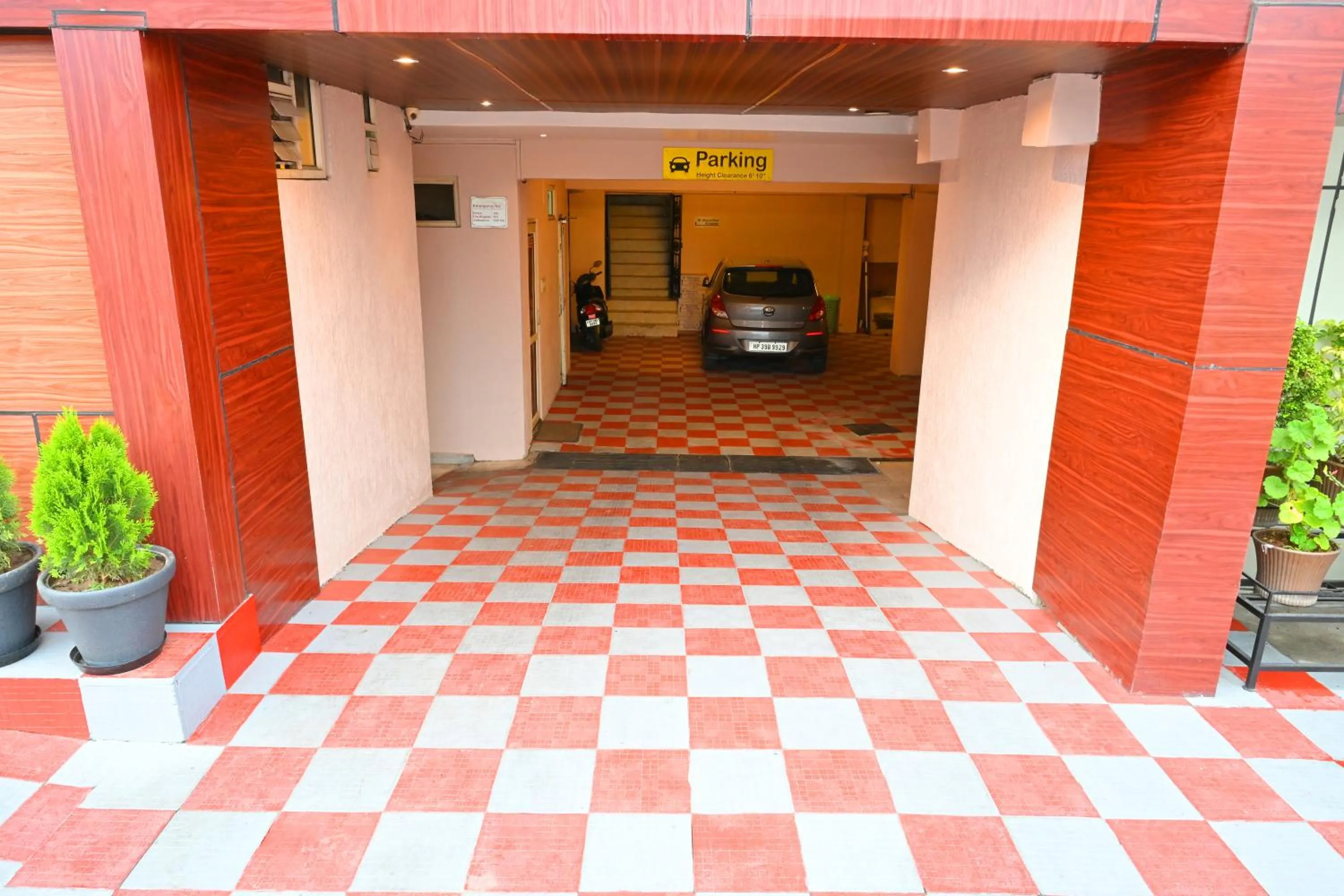 Parking in White Ridge Hotel