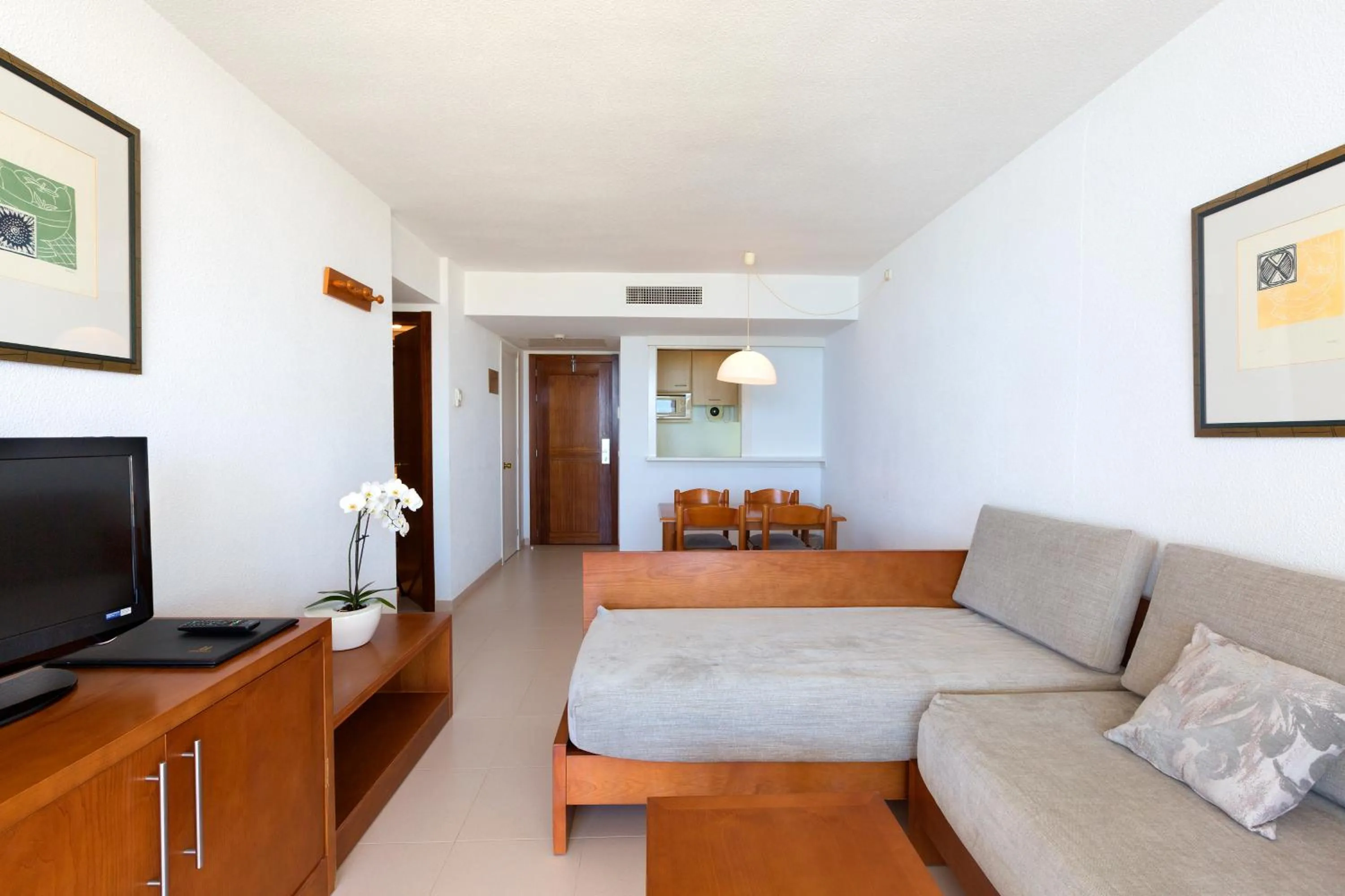 TV and multimedia in Hipotels Mercedes Aparthotel