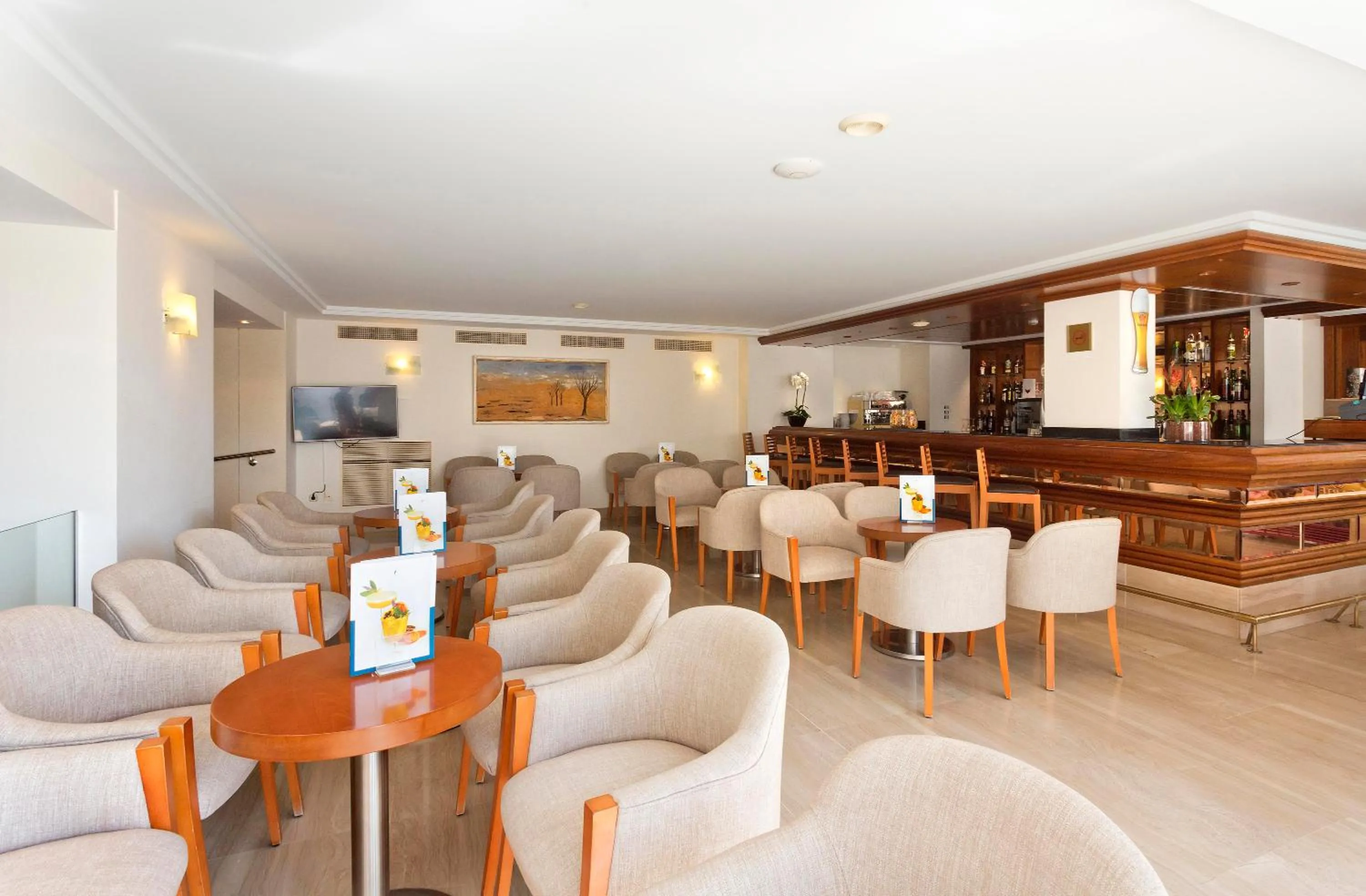 Lounge or bar in Hipotels Mercedes Aparthotel