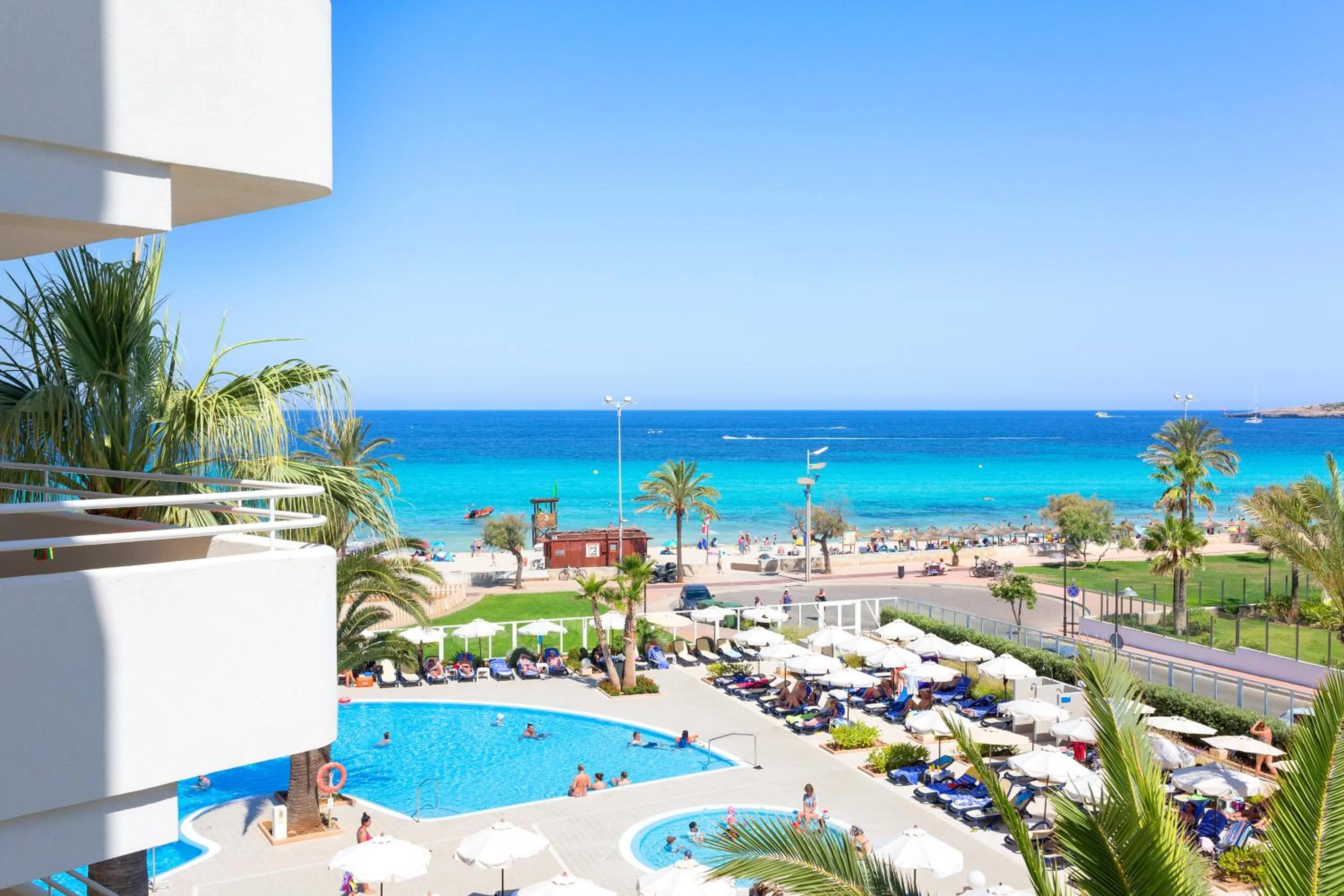 Beach in Hipotels Mercedes Aparthotel