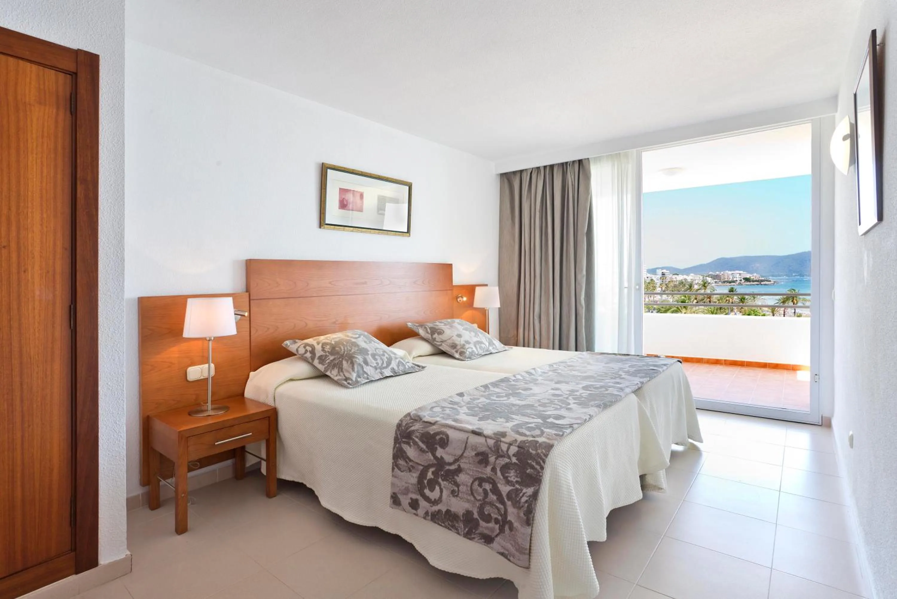 Bed in Hipotels Mercedes Aparthotel