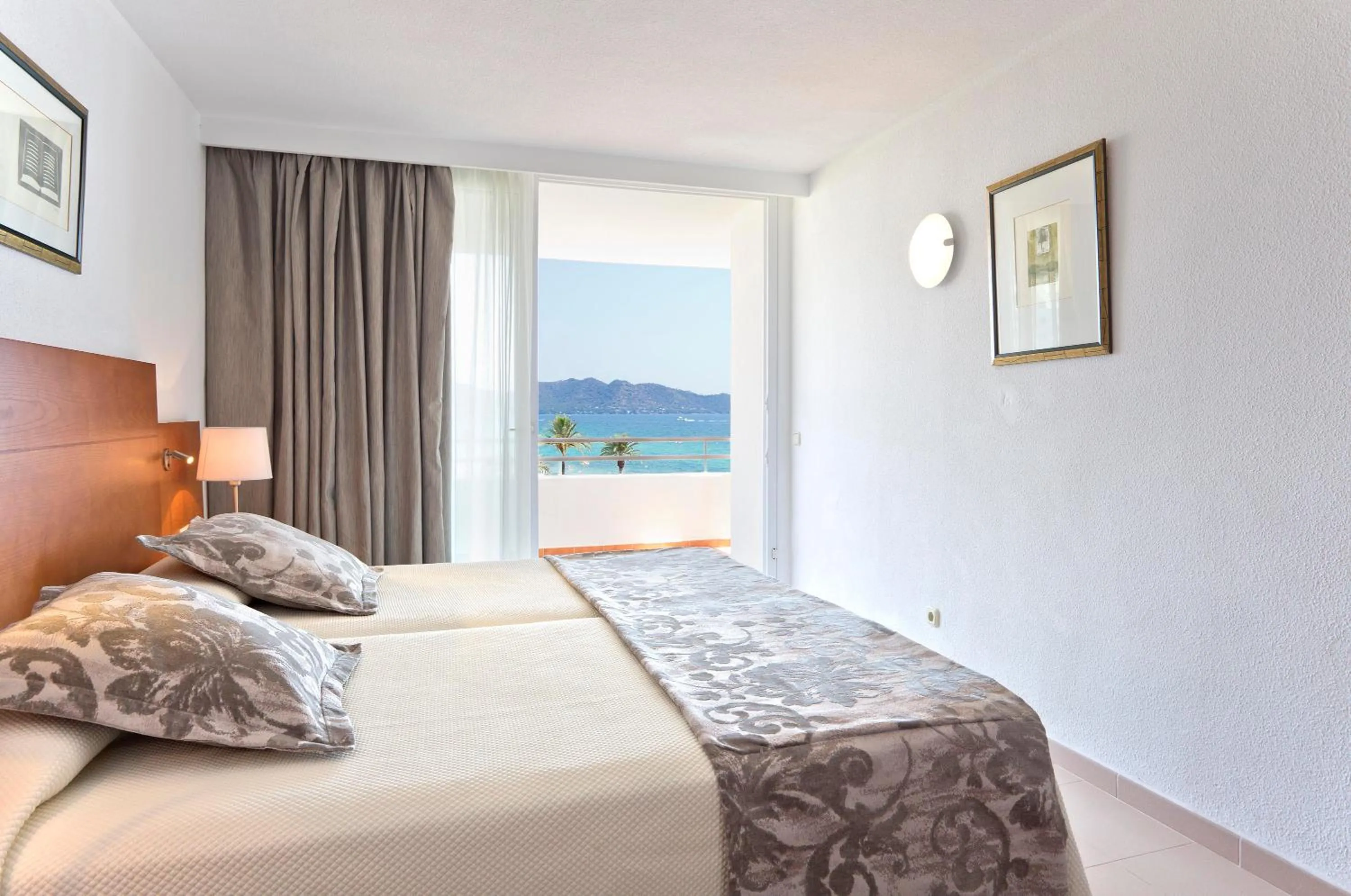 Bed in Hipotels Mercedes Aparthotel