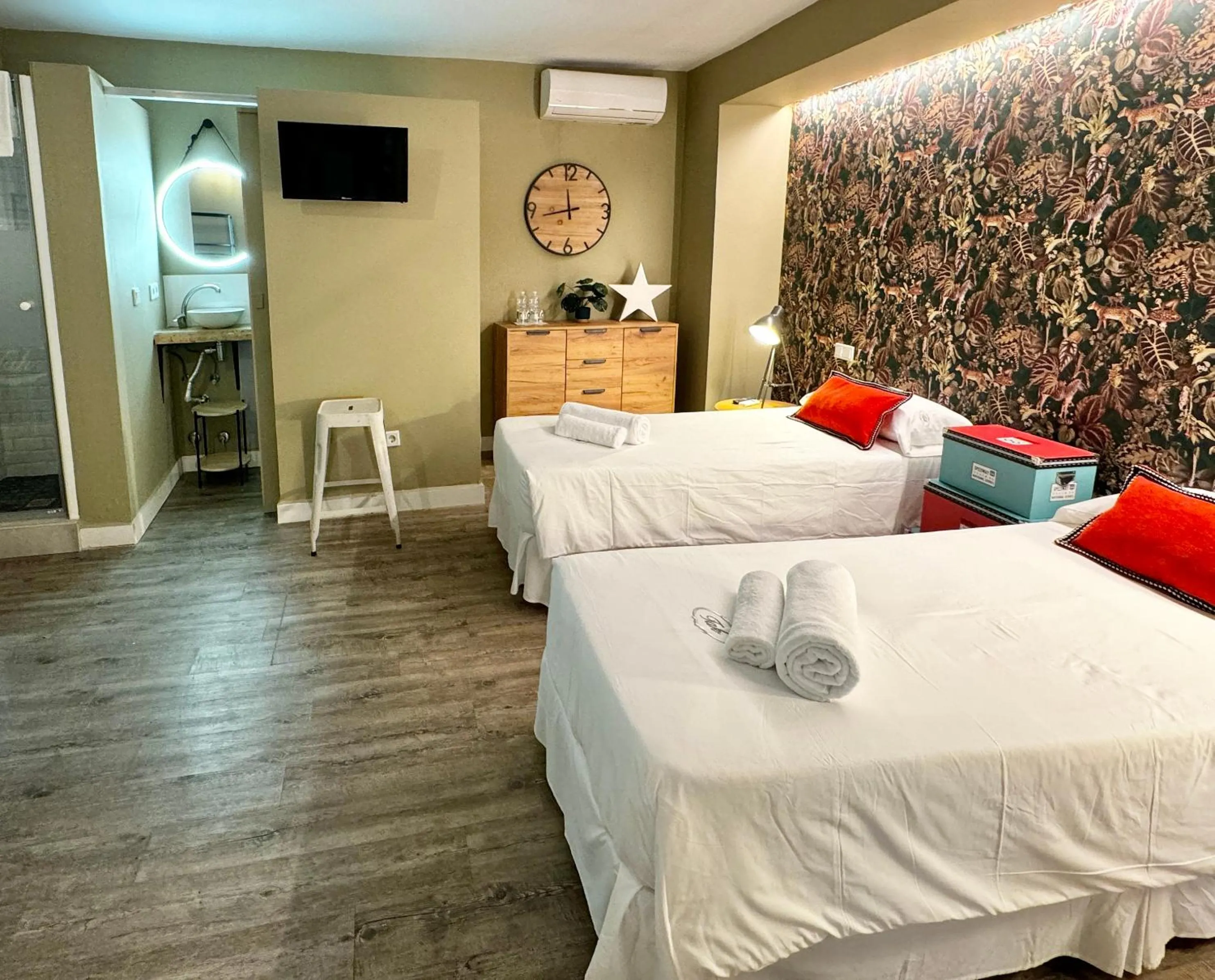 Bedroom, Bed in TAK Boutique Old Town con Parking