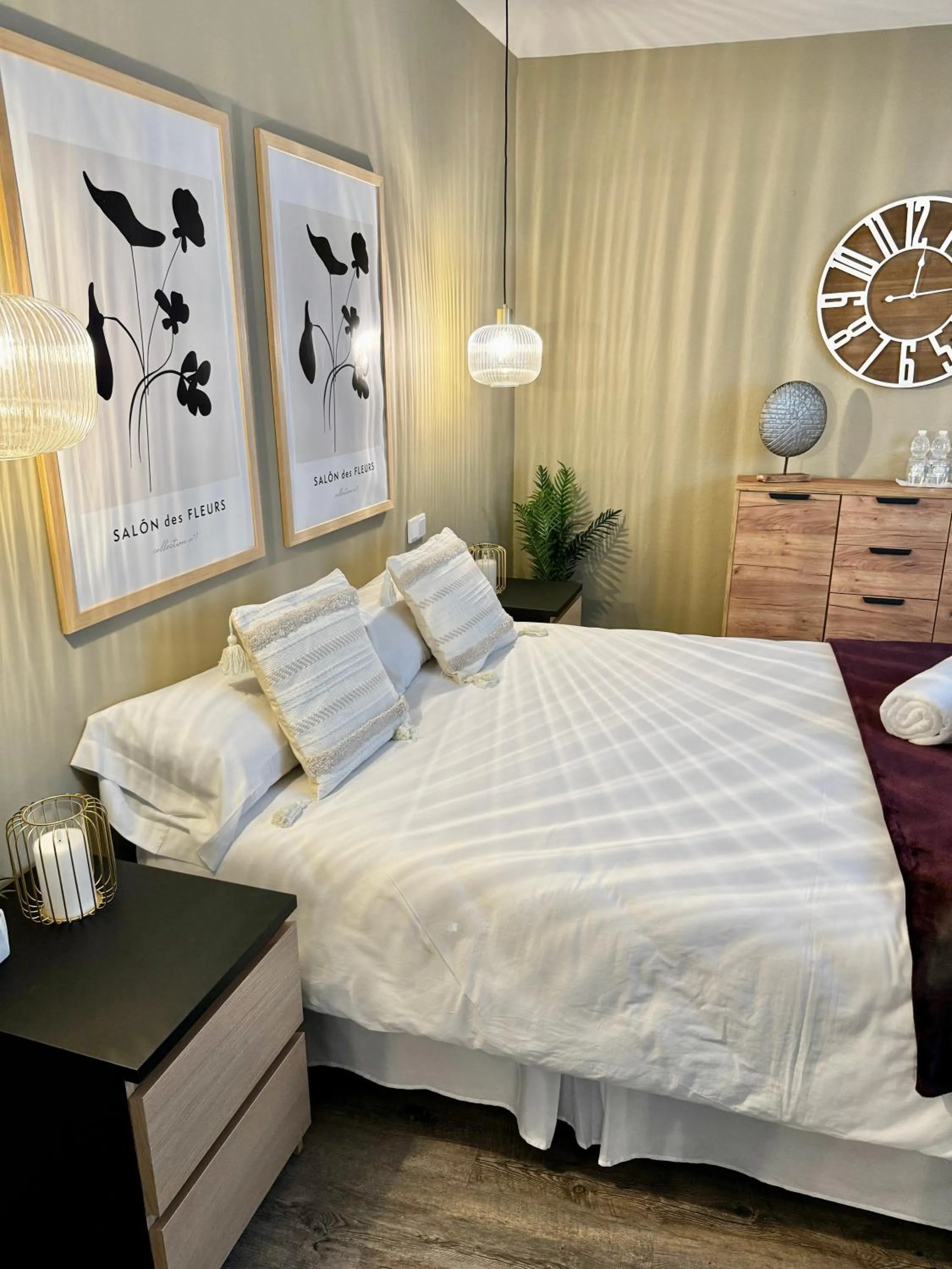 Bedroom, Bed in TAK Boutique Old Town con Parking