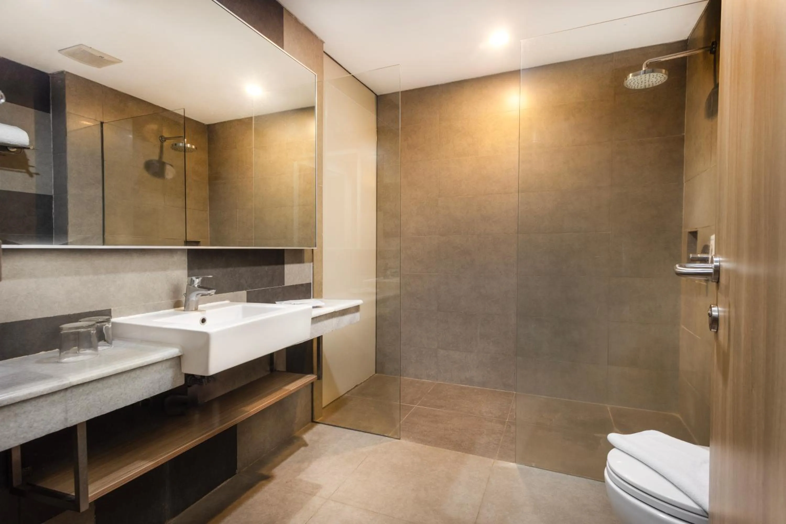 Shower in Arte Hotel Bandar Lampung