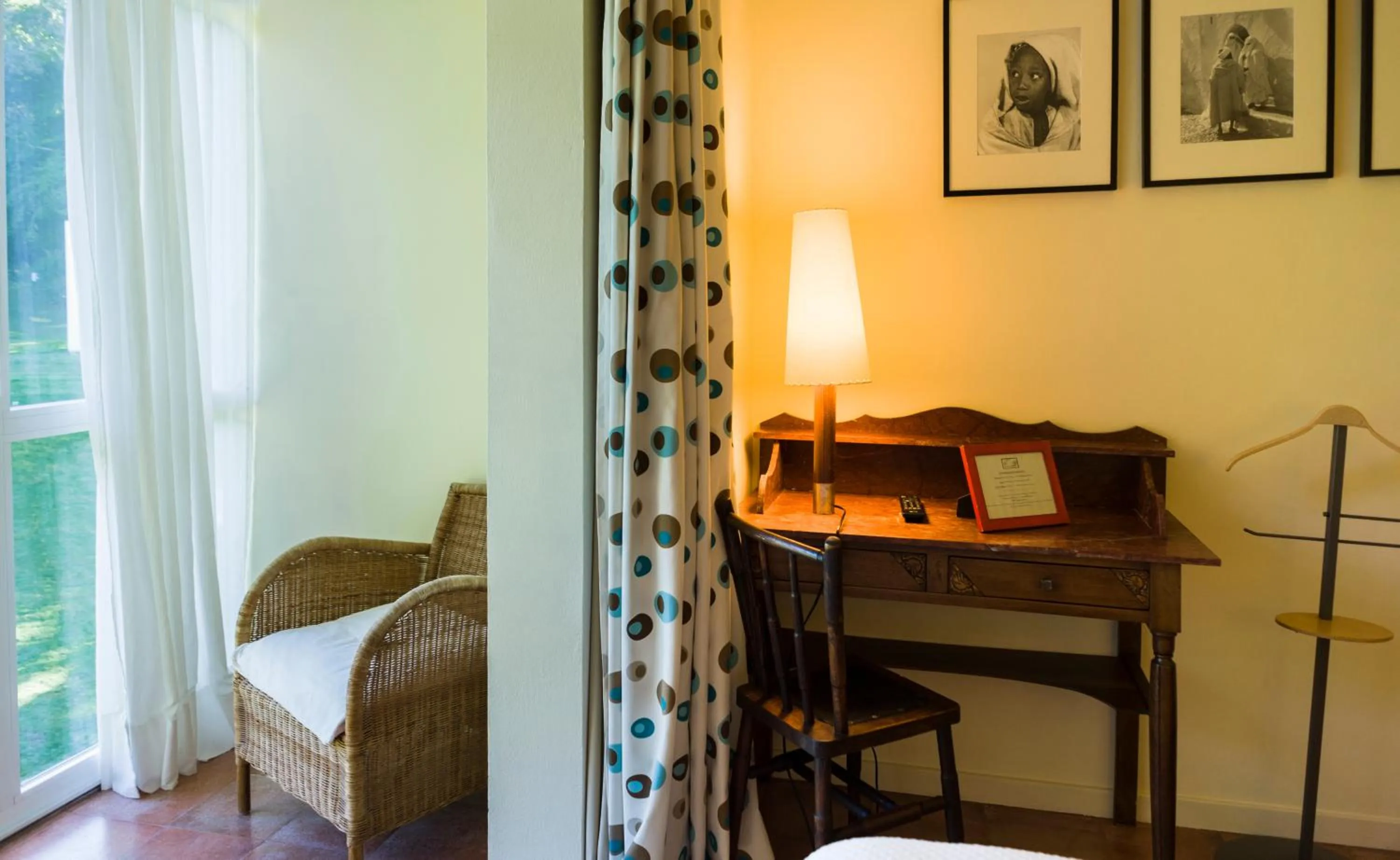 Seating area, Bed in La Posada