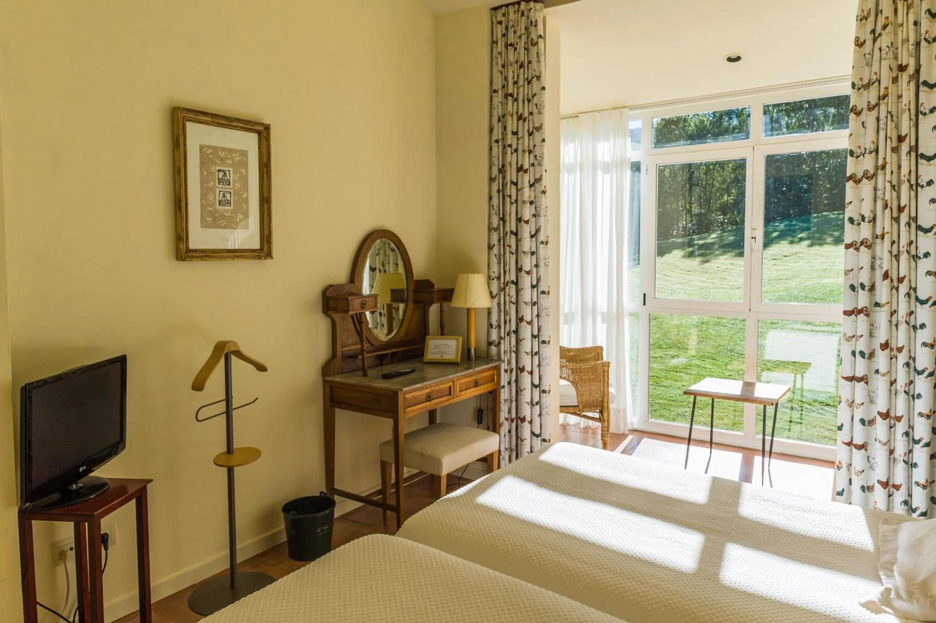 Seating area, Bed in La Posada