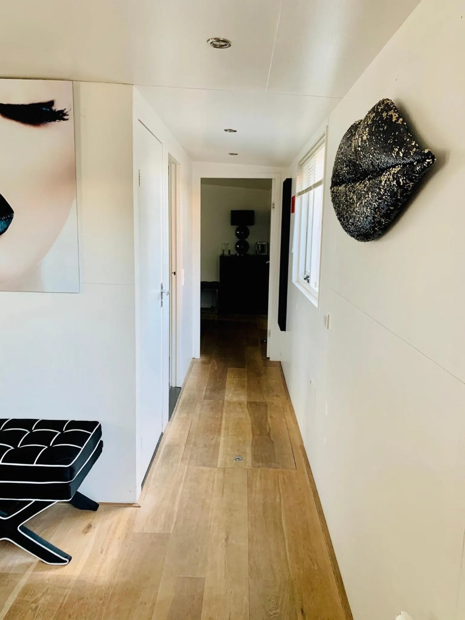 Kitchen or kitchenette in Houseboat-Amsterdam