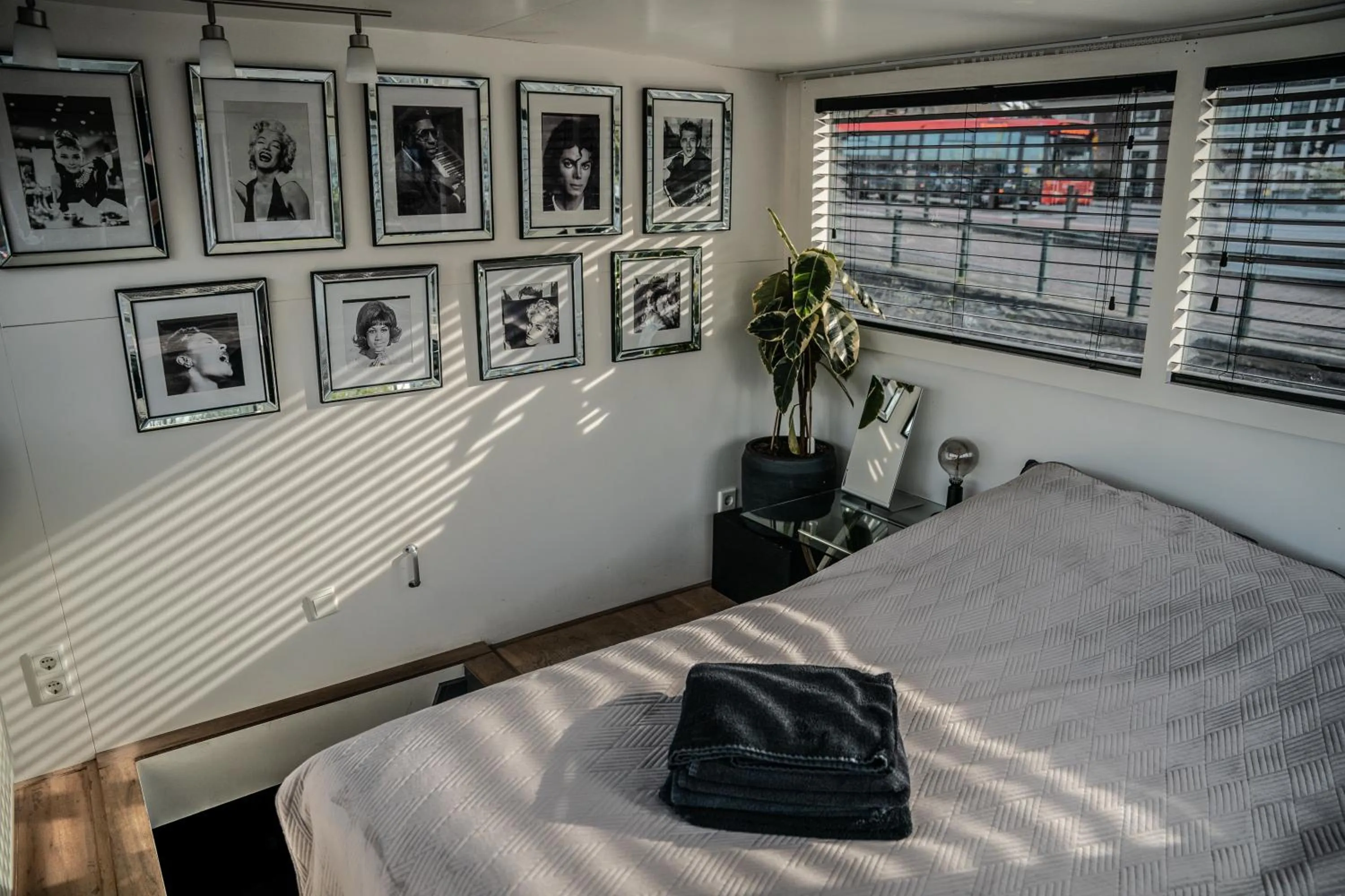 Bedroom, Bed in Houseboat-Amsterdam