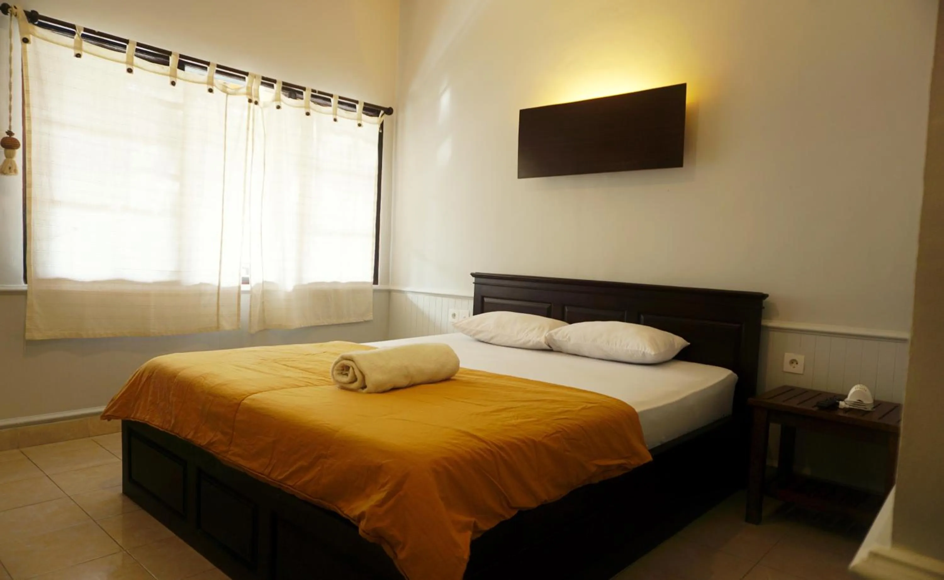 Bed in Sari Indah Cottages