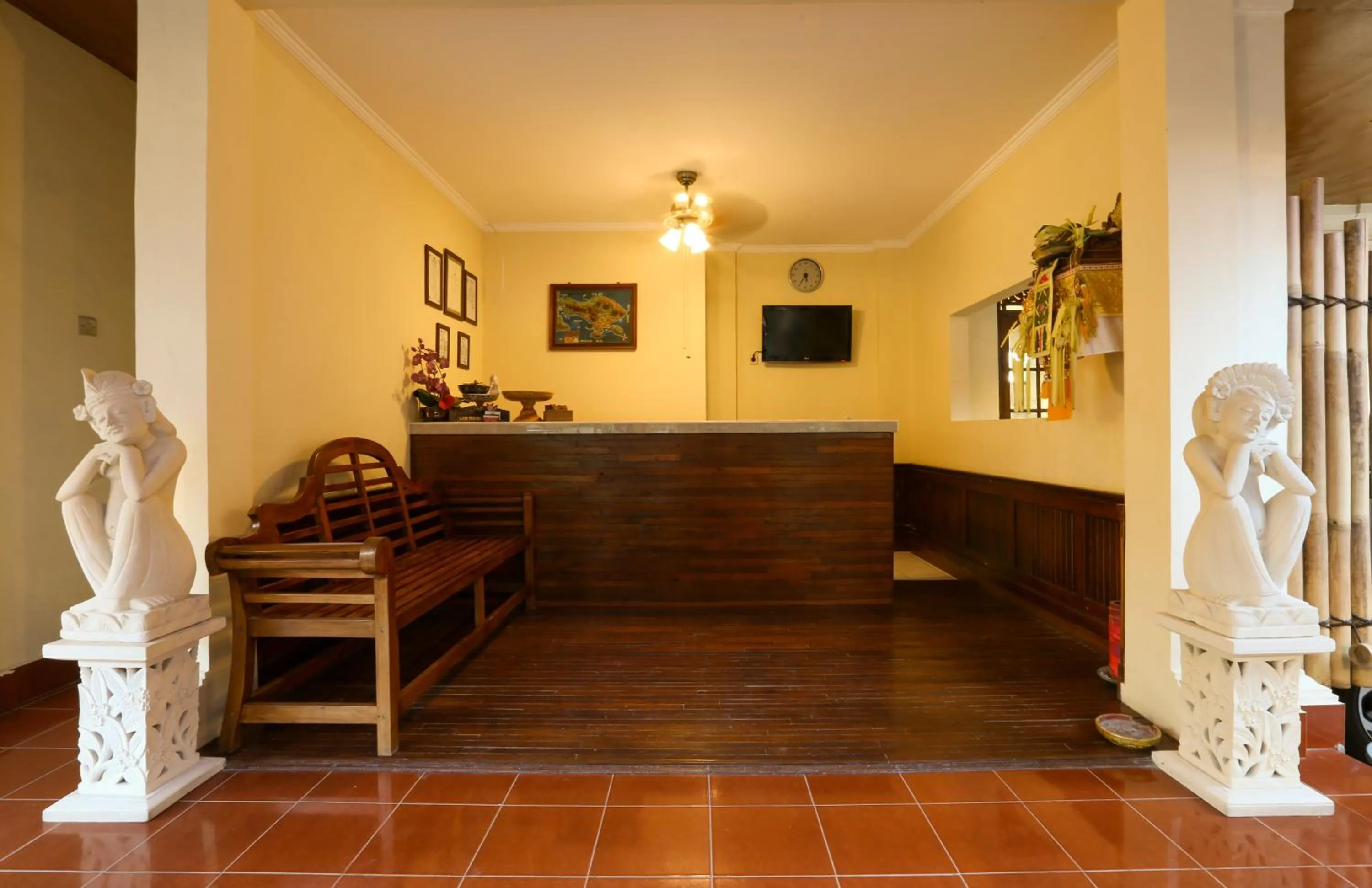 Lobby or reception in Sari Indah Cottages