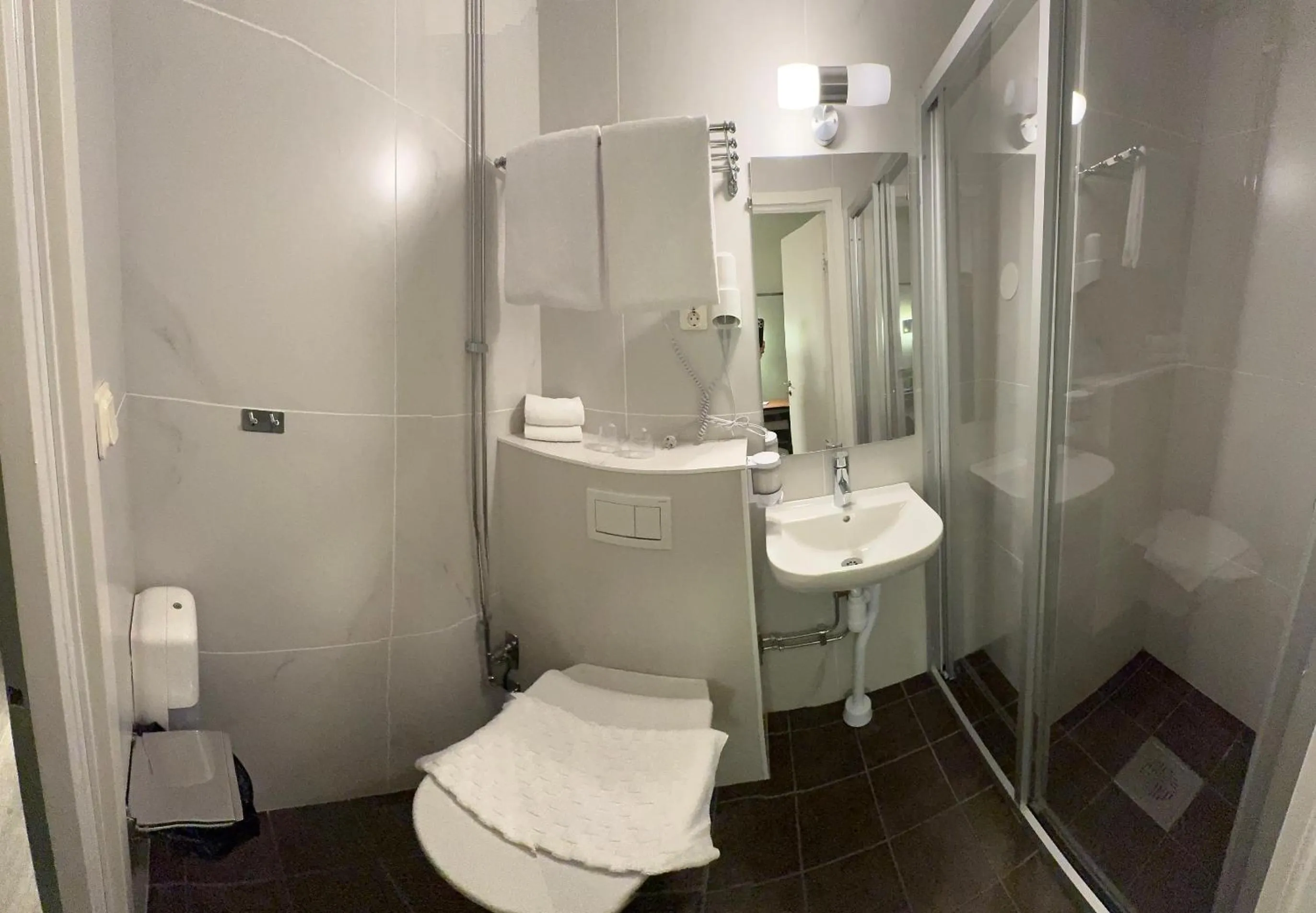 Bathroom in City Central Hotel Örebro by First Hotels