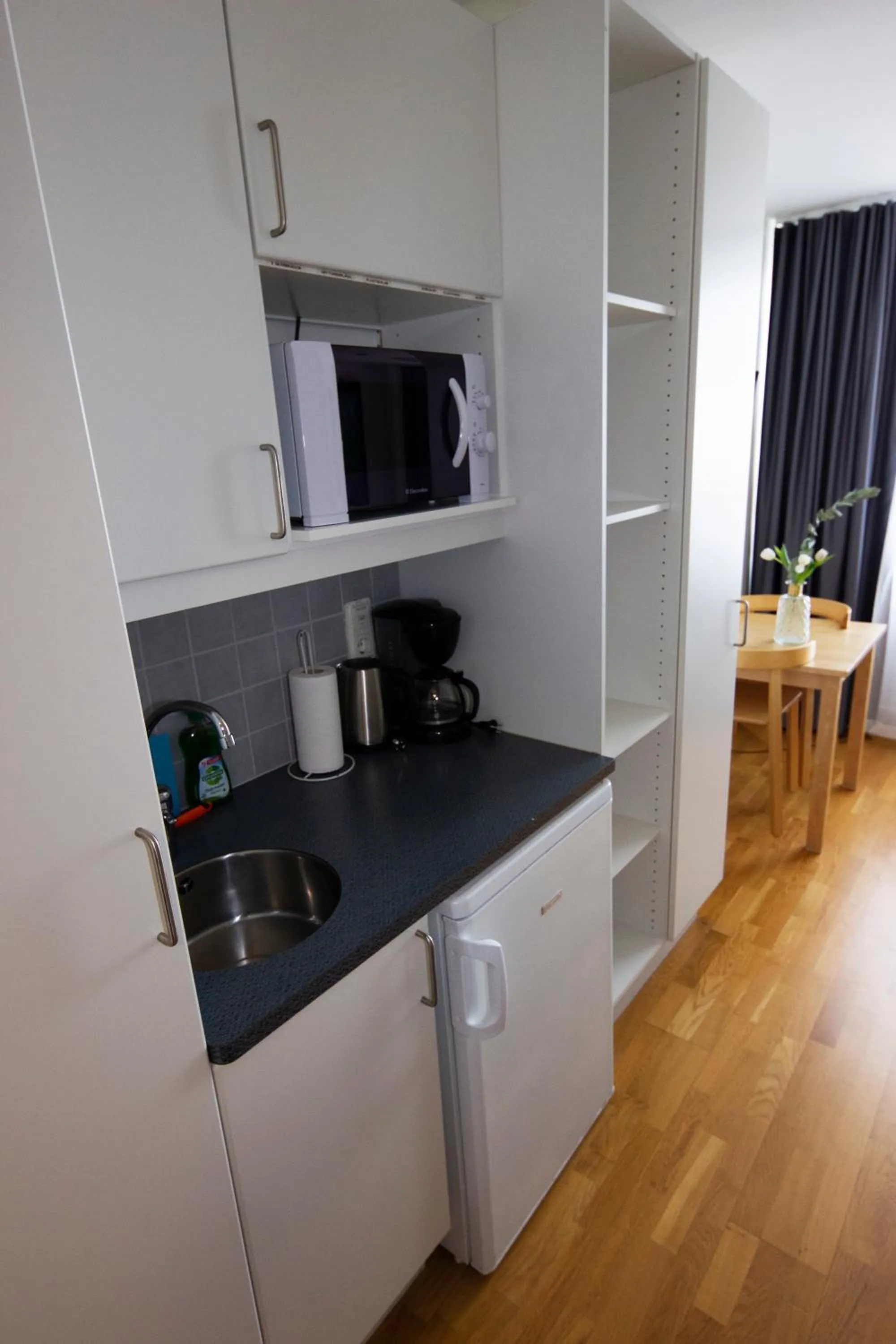 Kitchen or kitchenette in City Central Hotel Örebro by First Hotels