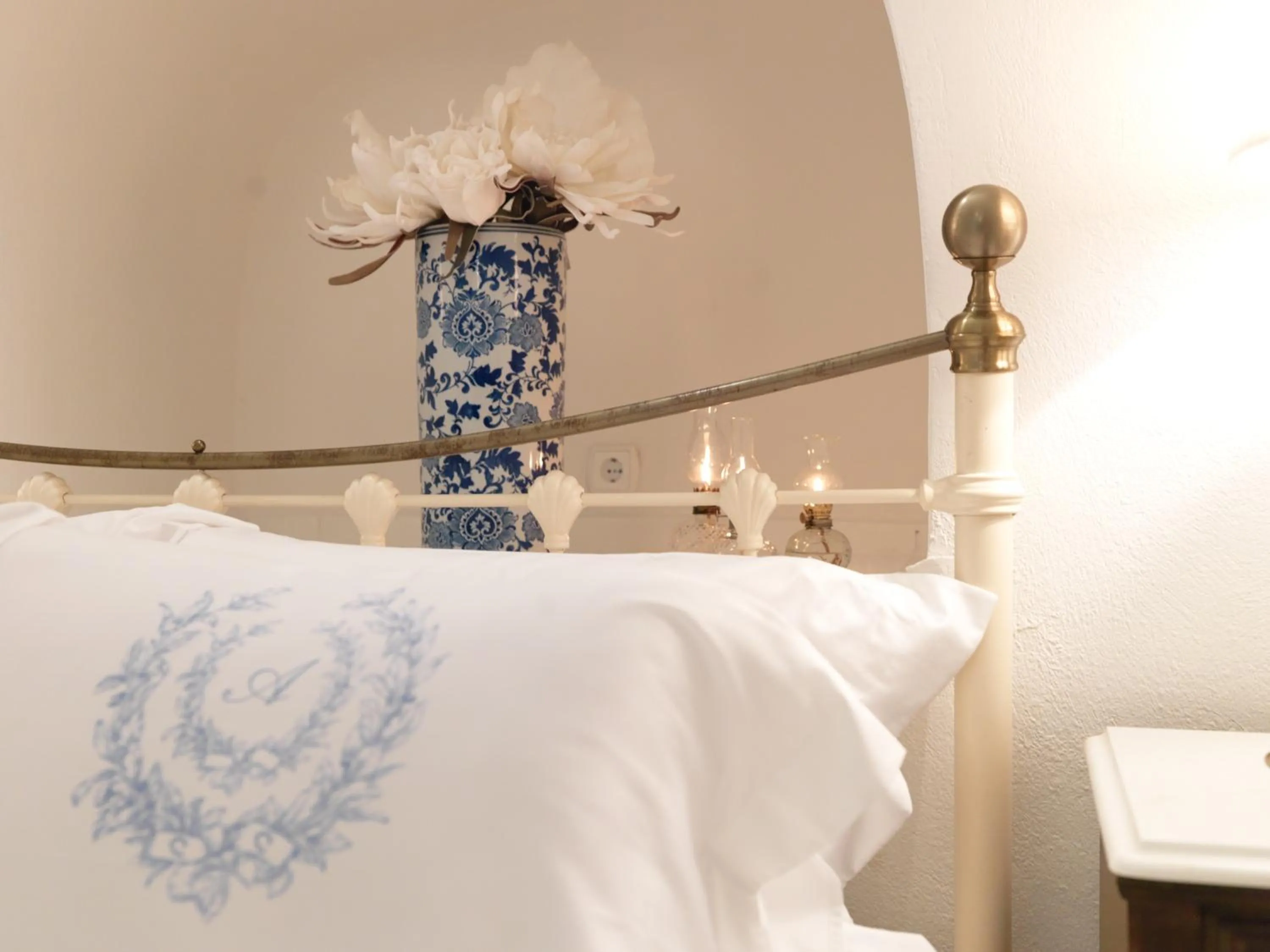 Bedroom, Bed in OIA UNIQUE HOMES by K&K