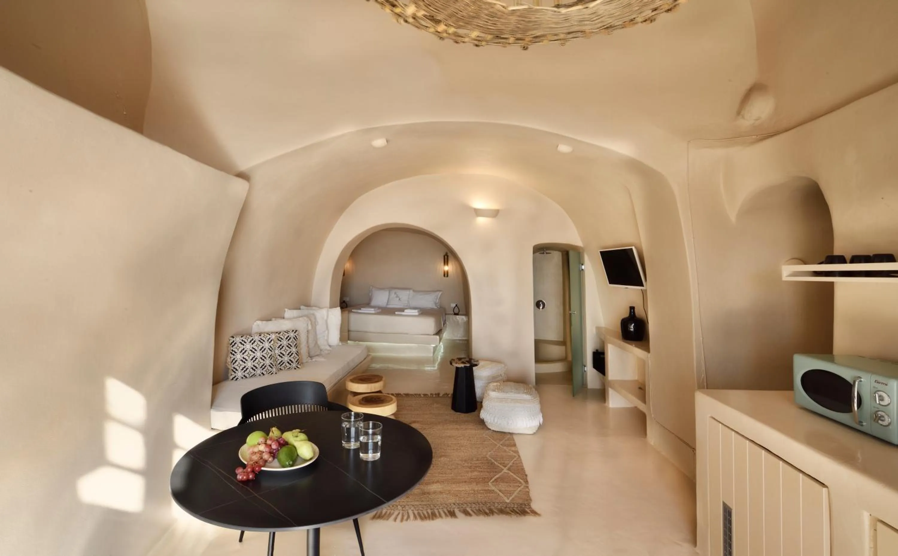 Kitchen or kitchenette in OIA UNIQUE HOMES by K&K