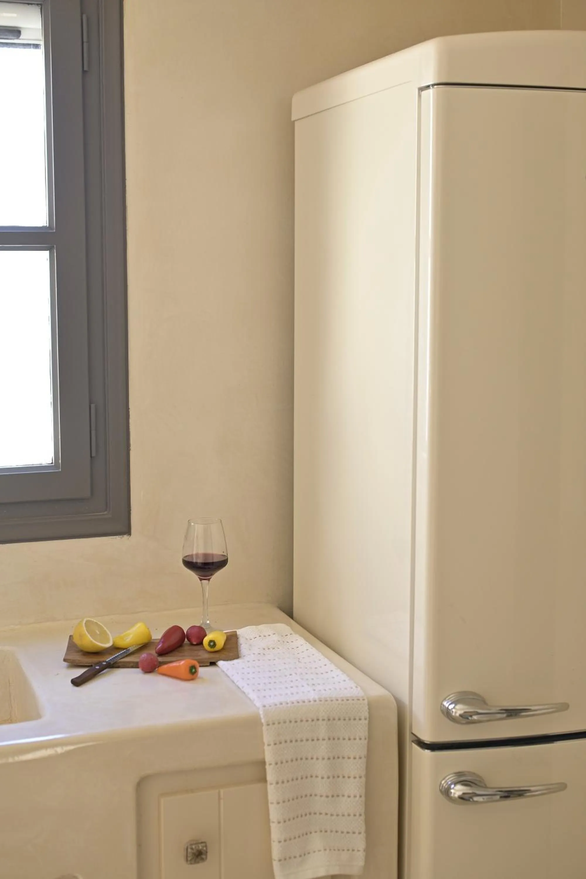 kitchen in OIA UNIQUE HOMES by K&K