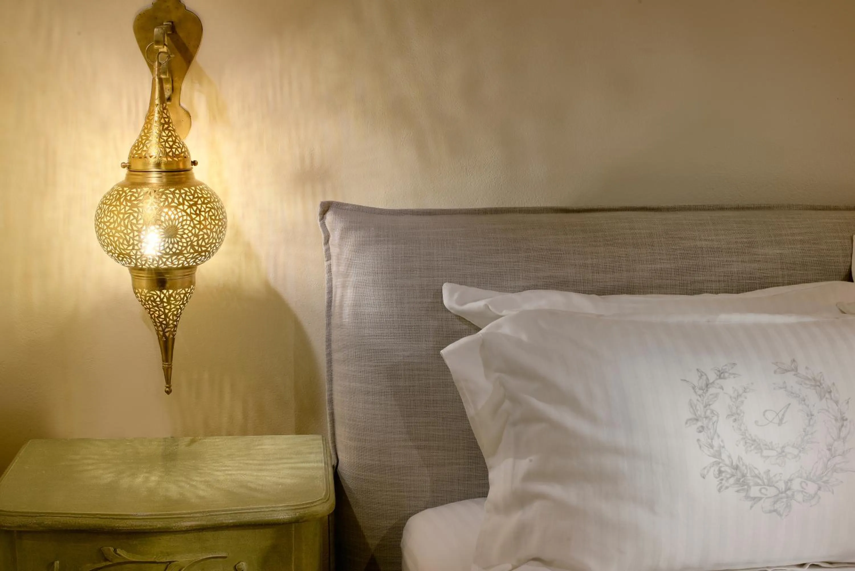 Bedroom, Bed in OIA UNIQUE HOMES by K&K