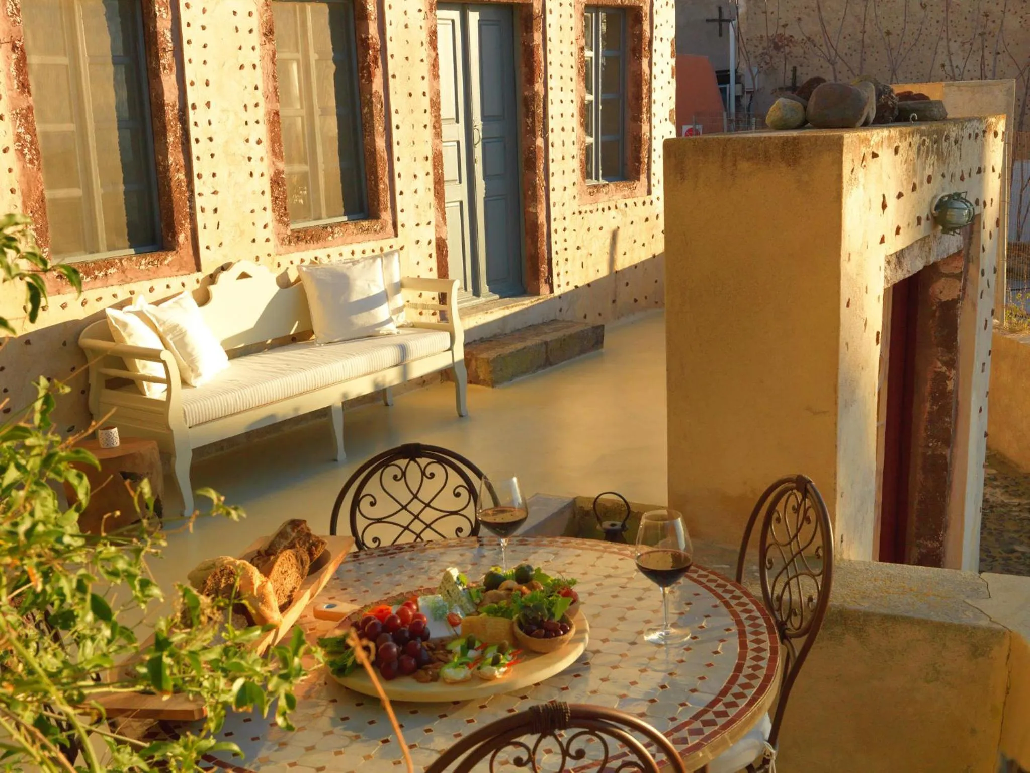 Patio in OIA UNIQUE HOMES by K&K