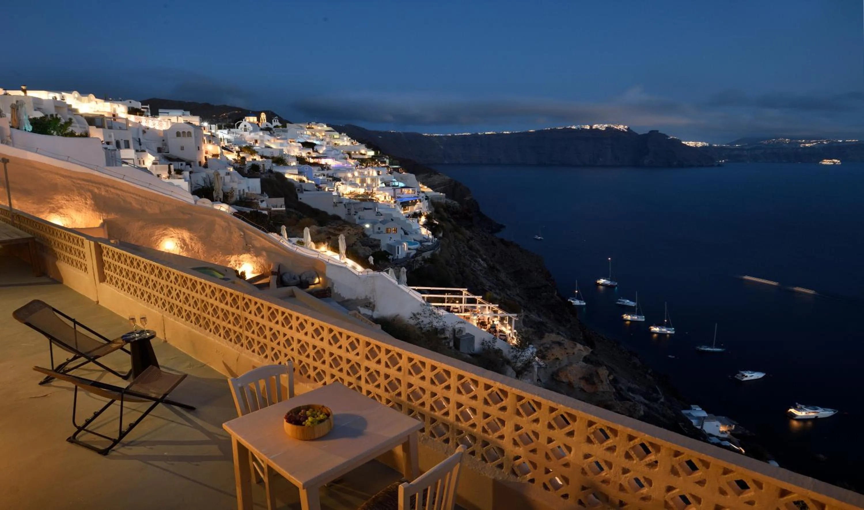 Night in OIA UNIQUE HOMES by K&K