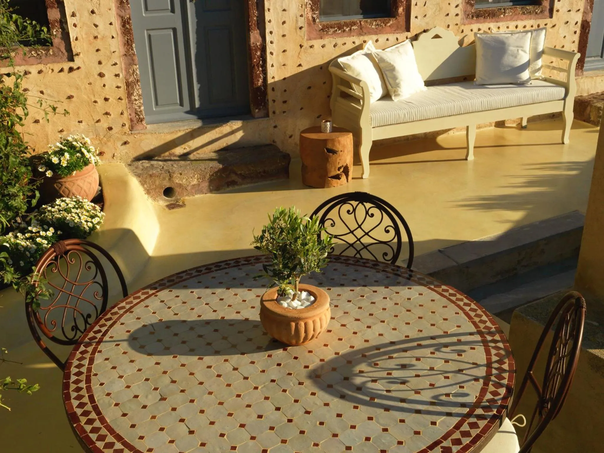 Patio in OIA UNIQUE HOMES by K&K