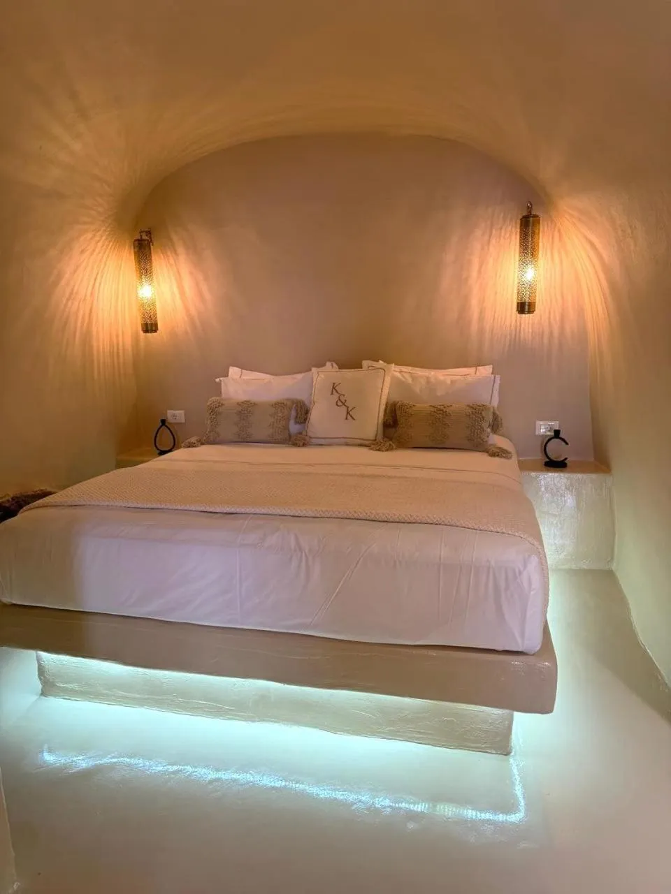 Bed in OIA UNIQUE HOMES by K&K
