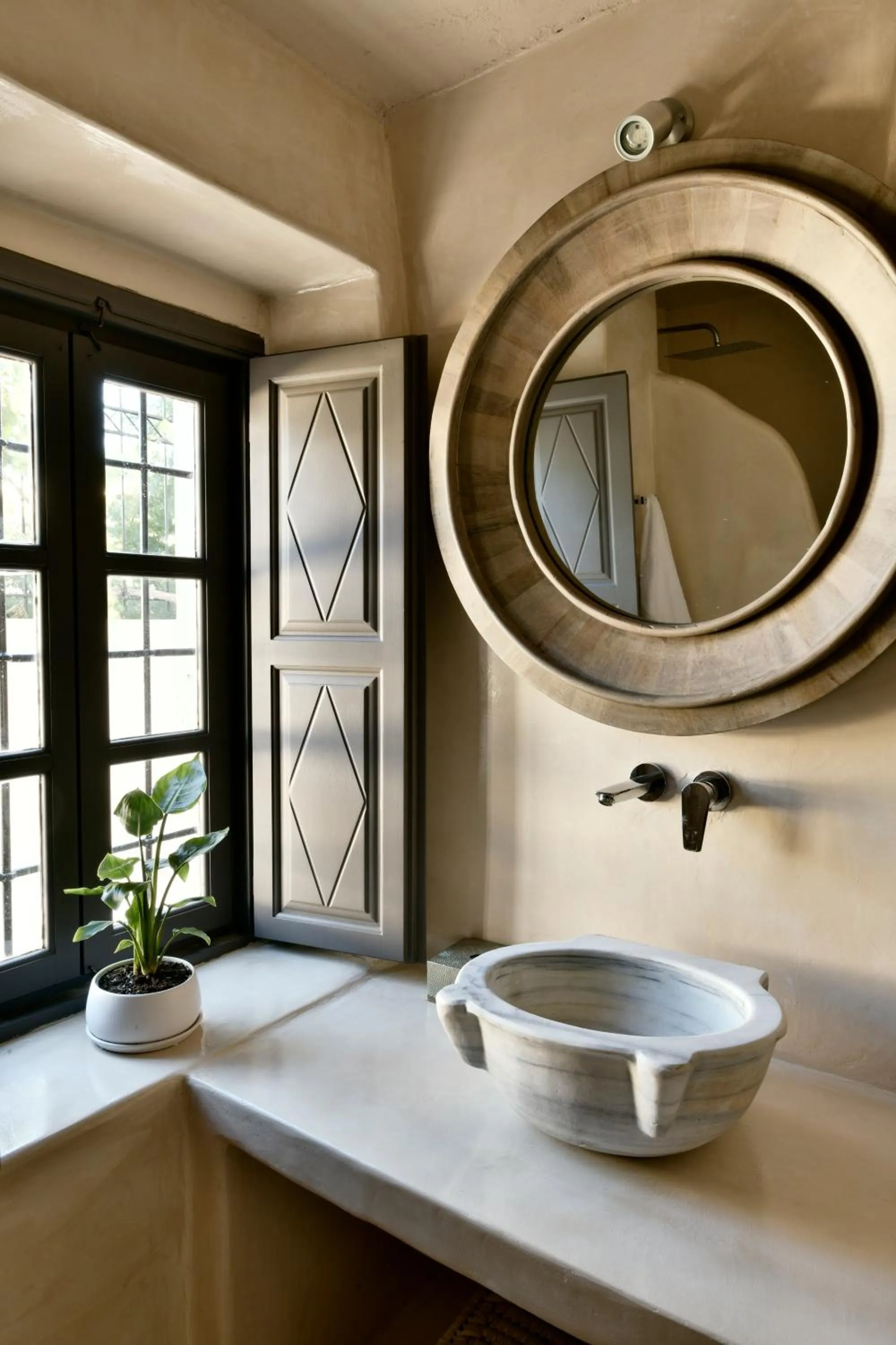 Bathroom in OIA UNIQUE HOMES by K&K