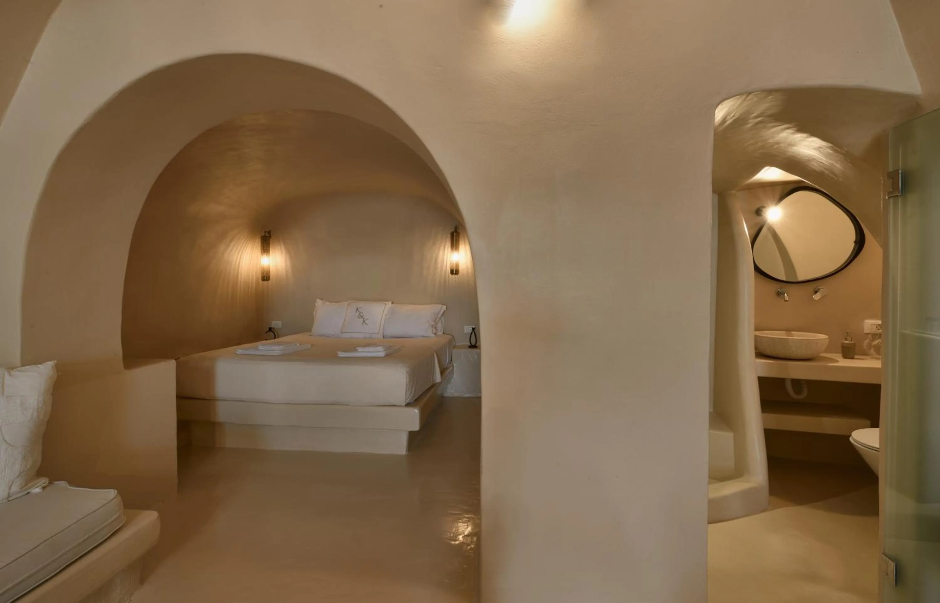 Living room, Bed in OIA UNIQUE HOMES by K&K