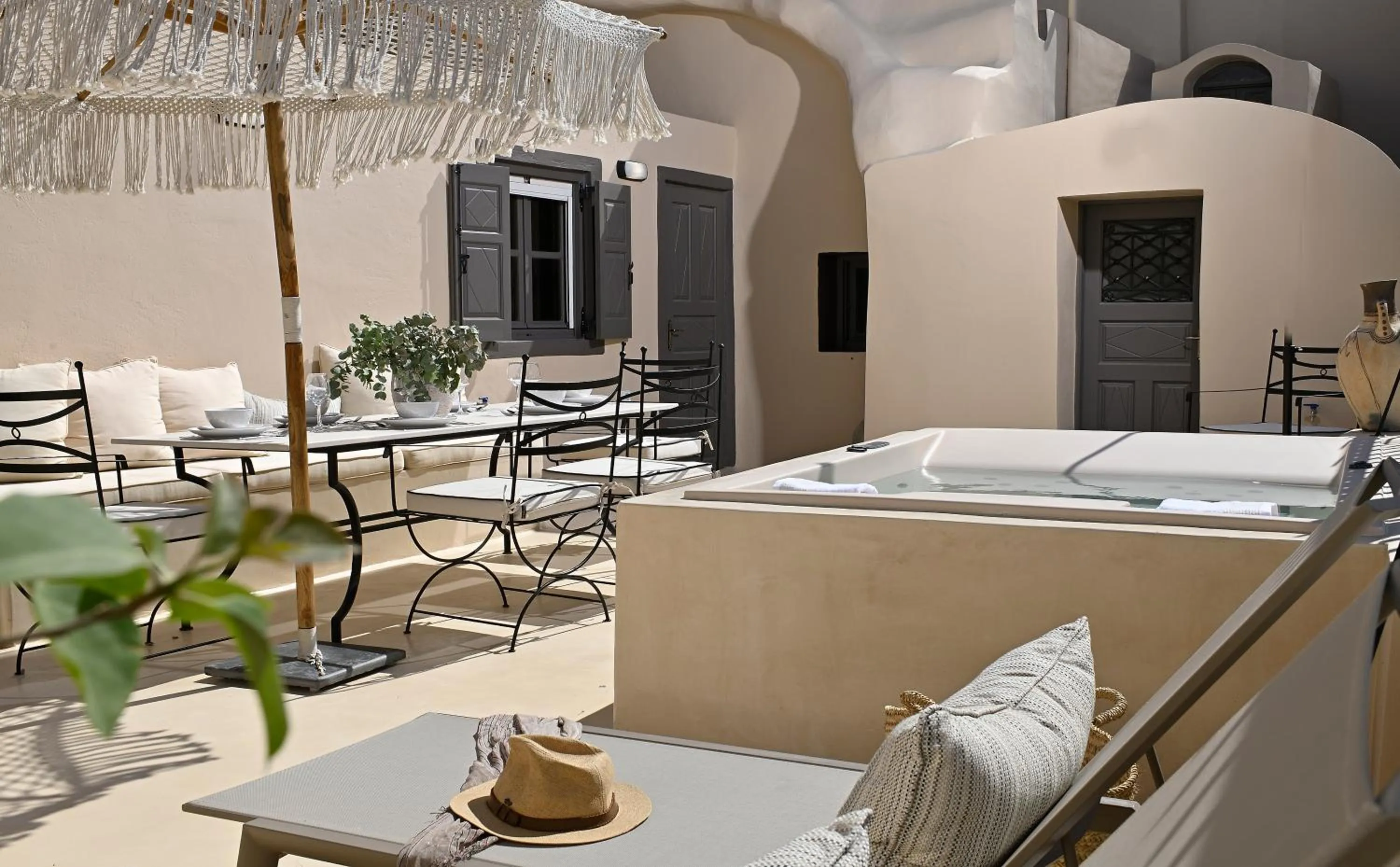 Hot Tub in OIA UNIQUE HOMES by K&K