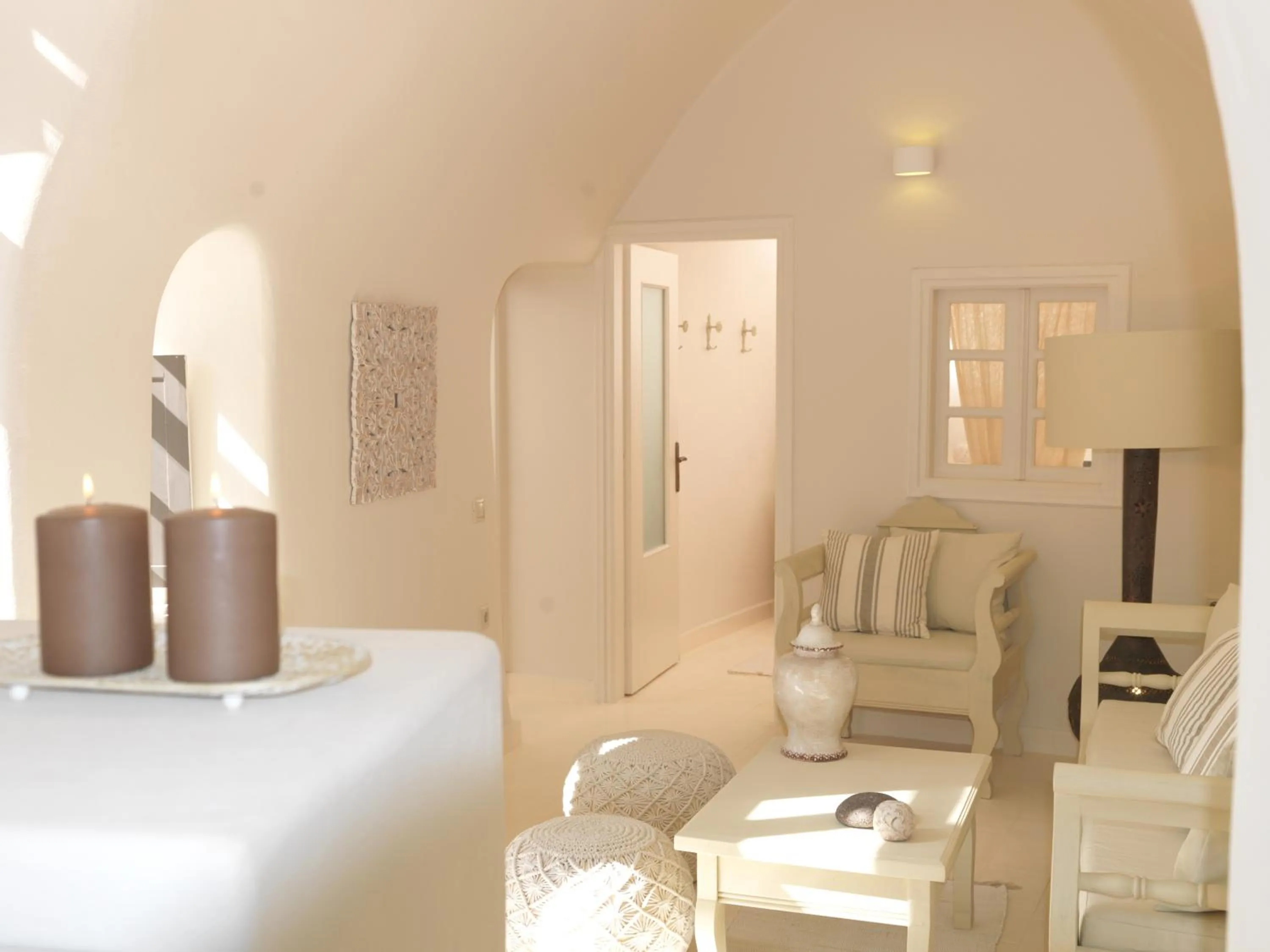 Living room, Bed in OIA UNIQUE HOMES by K&K