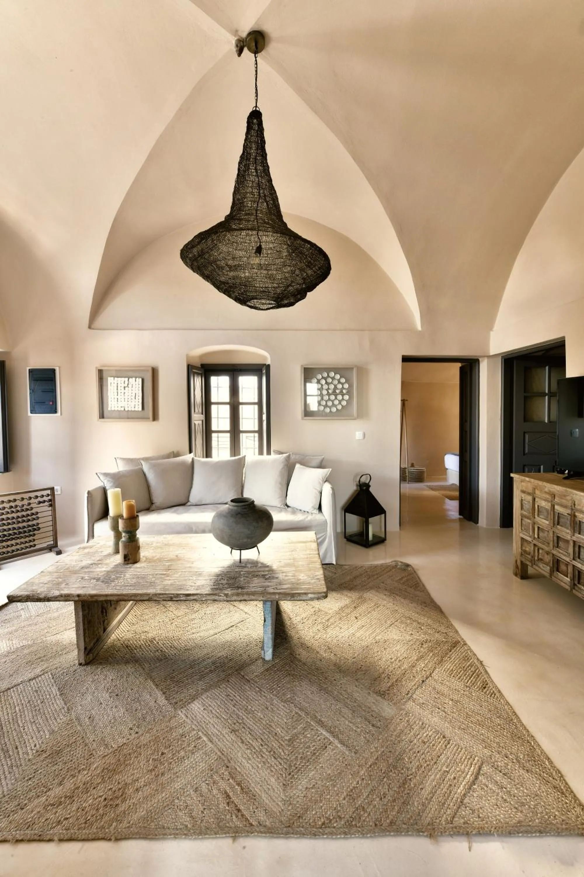 Living room in OIA UNIQUE HOMES by K&K