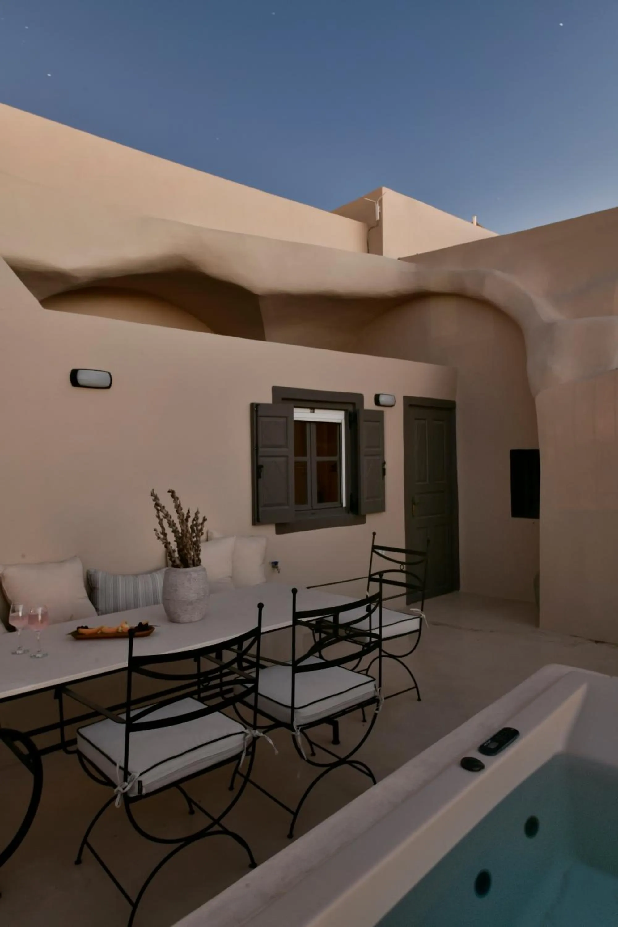 Balcony/Terrace in OIA UNIQUE HOMES by K&K