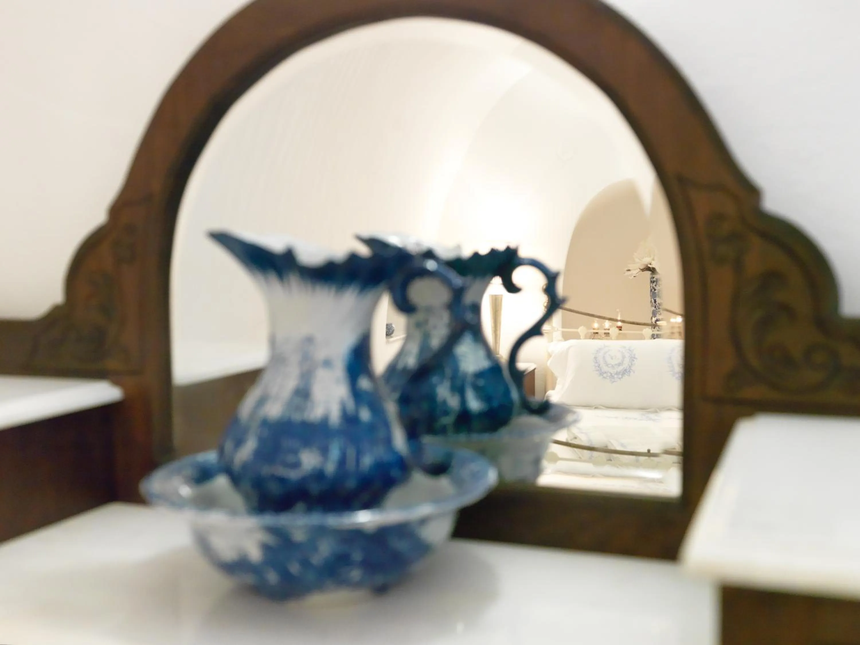 Bedroom, Bed in OIA UNIQUE HOMES by K&K