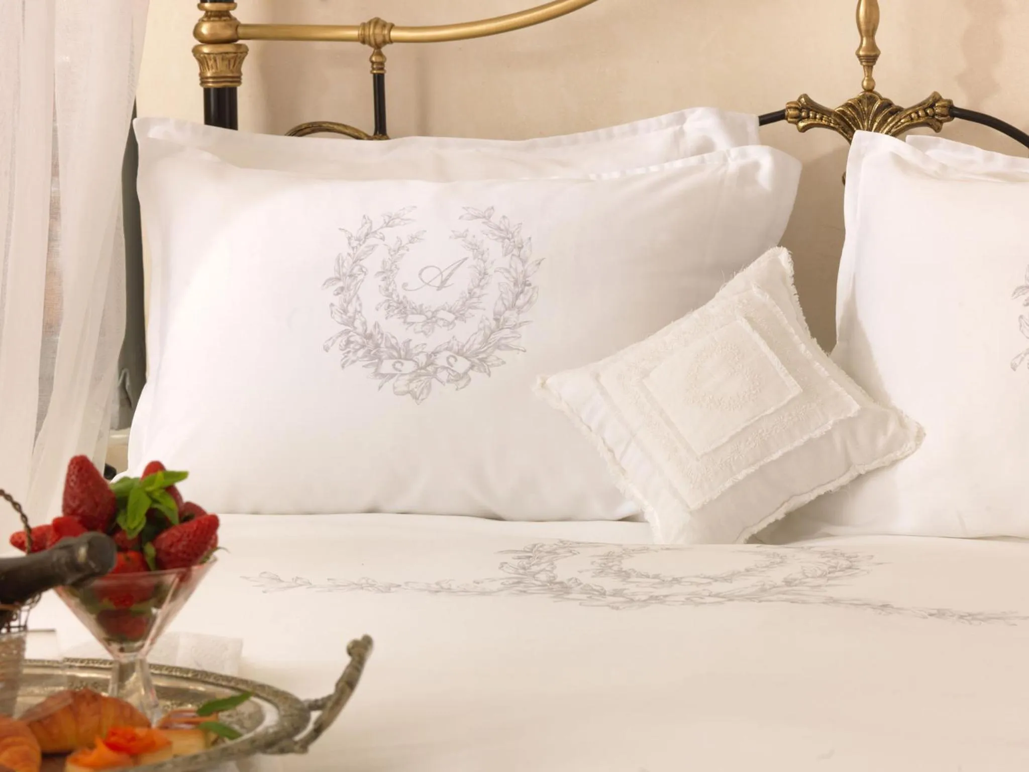 Decorative detail, Bed in OIA UNIQUE HOMES by K&K