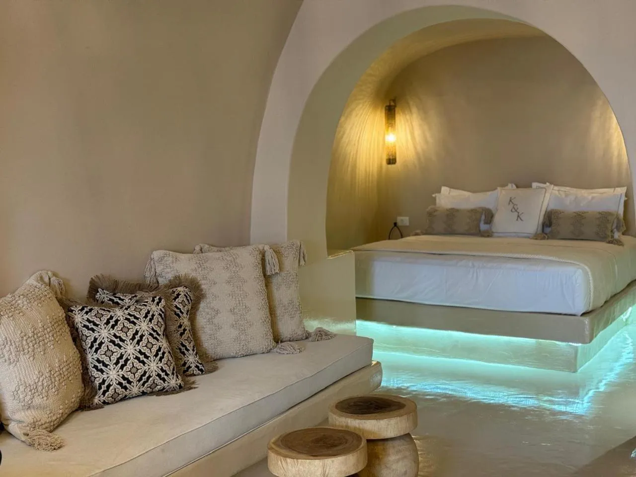 Bed in OIA UNIQUE HOMES by K&K
