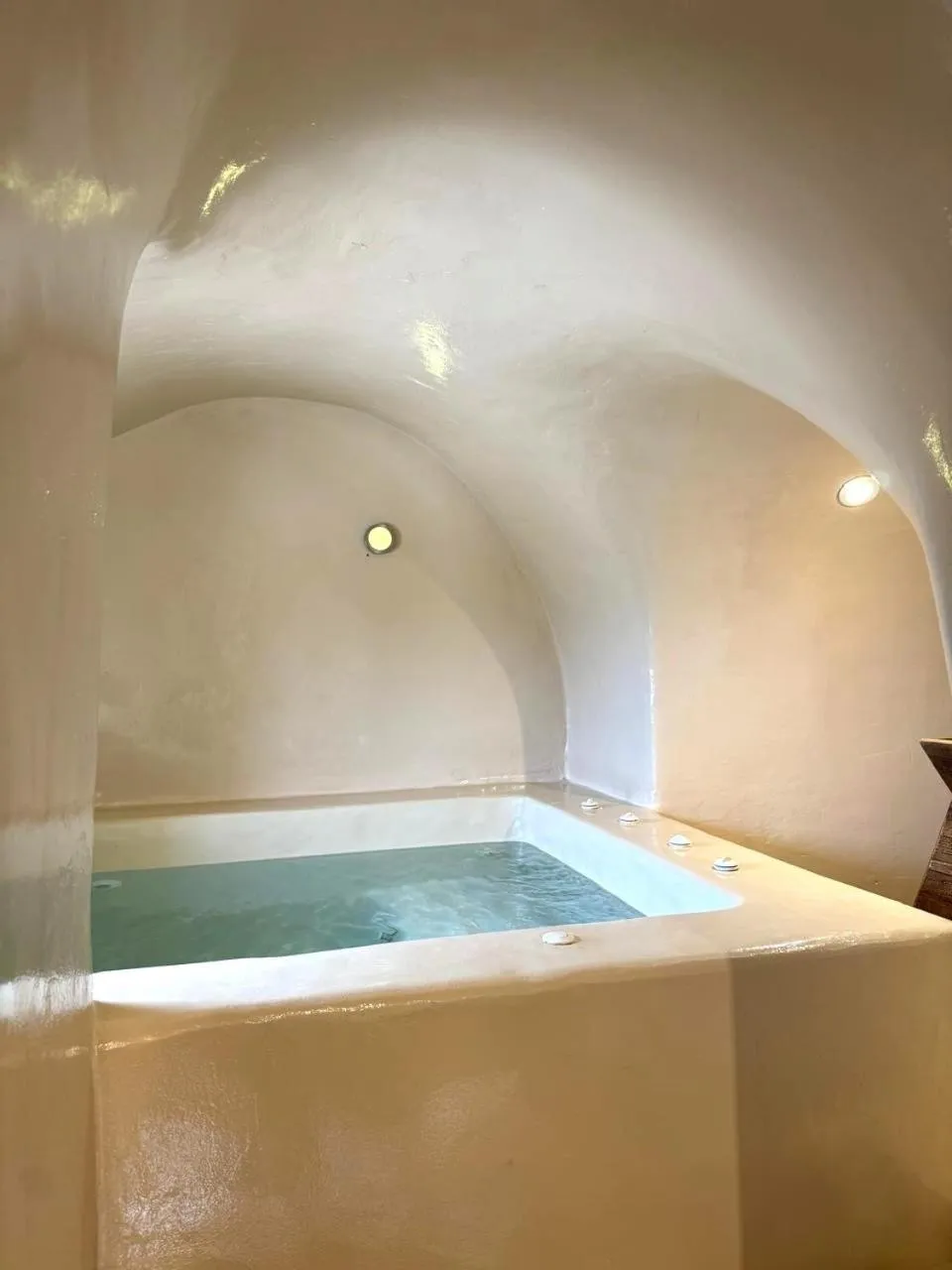 Hot Tub in OIA UNIQUE HOMES by K&K