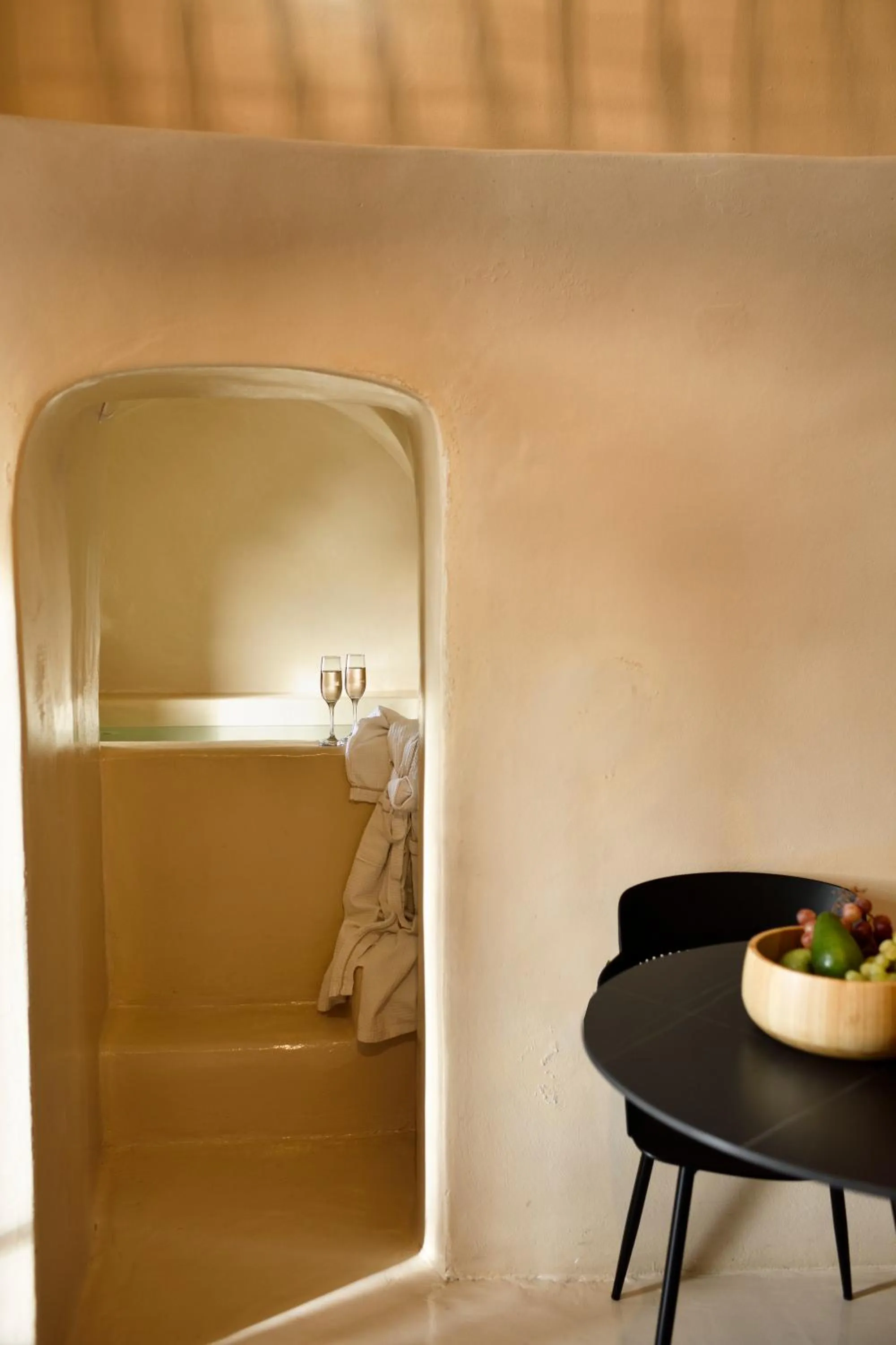 Photo of the whole room in OIA UNIQUE HOMES by K&K