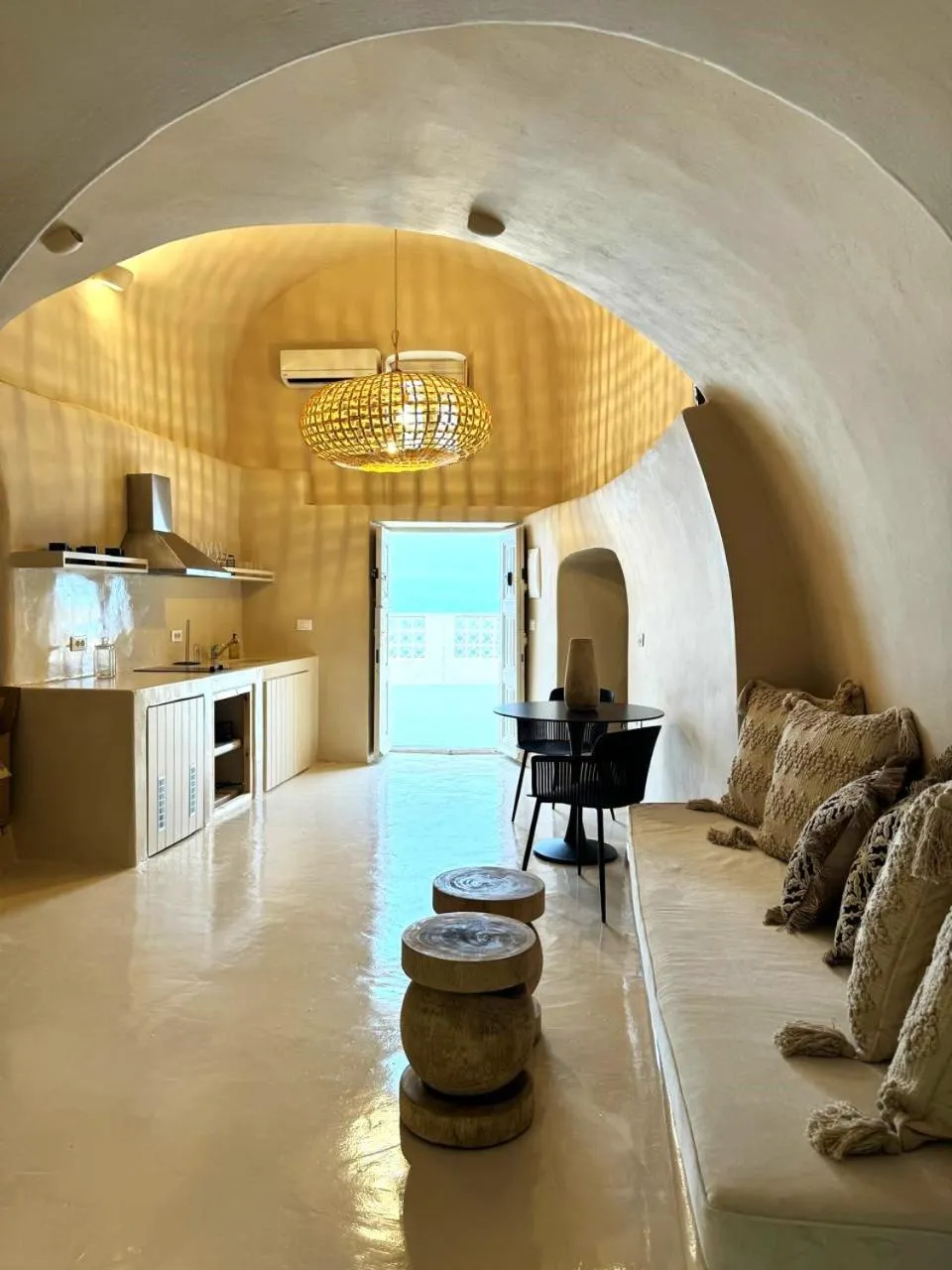 Kitchen or kitchenette in OIA UNIQUE HOMES by K&K