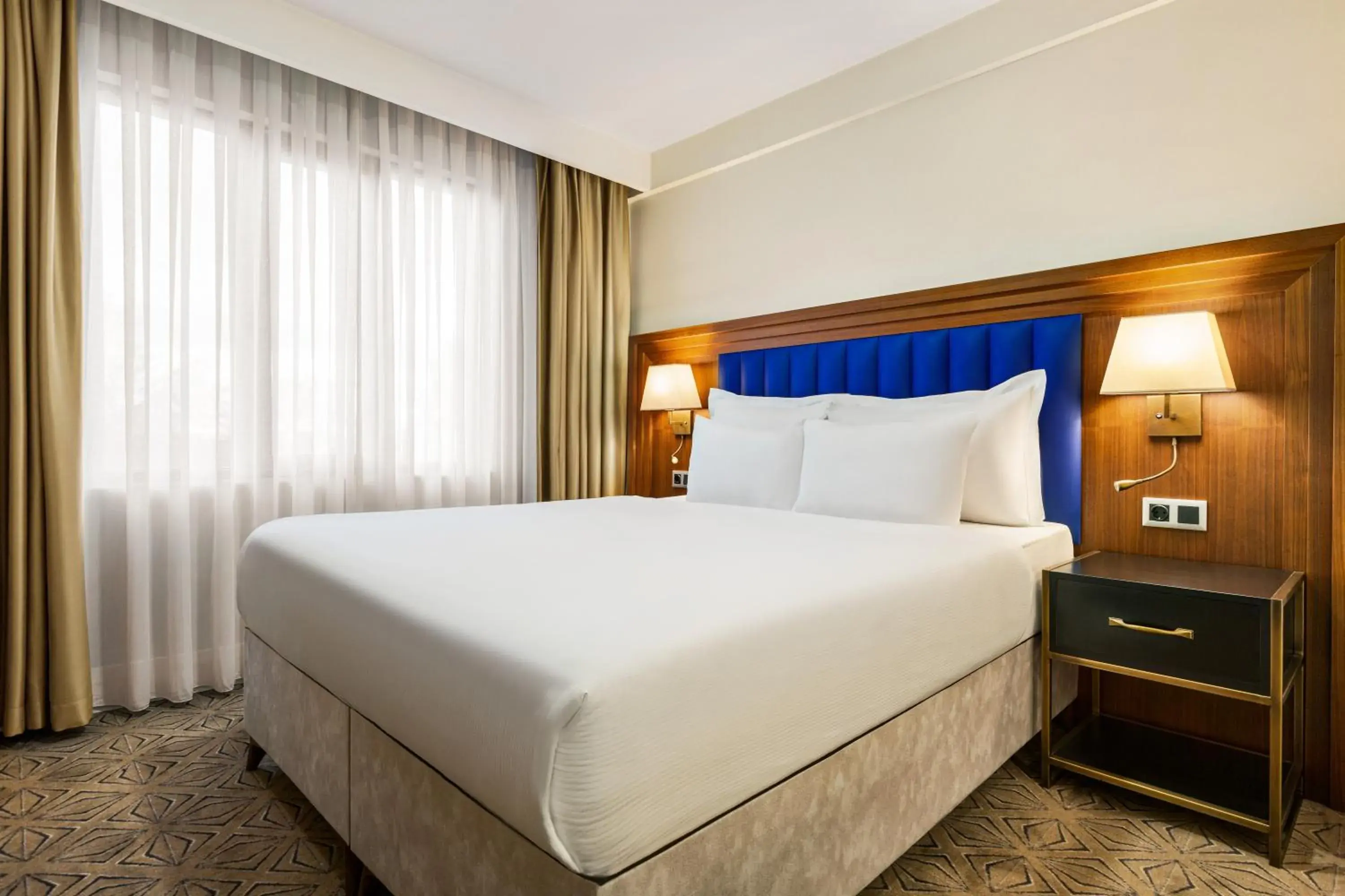 Superior King Room with City View in Ramada Plaza Sultanahmet Superior King Room with City View in Ramada Plaza Sultanahmet