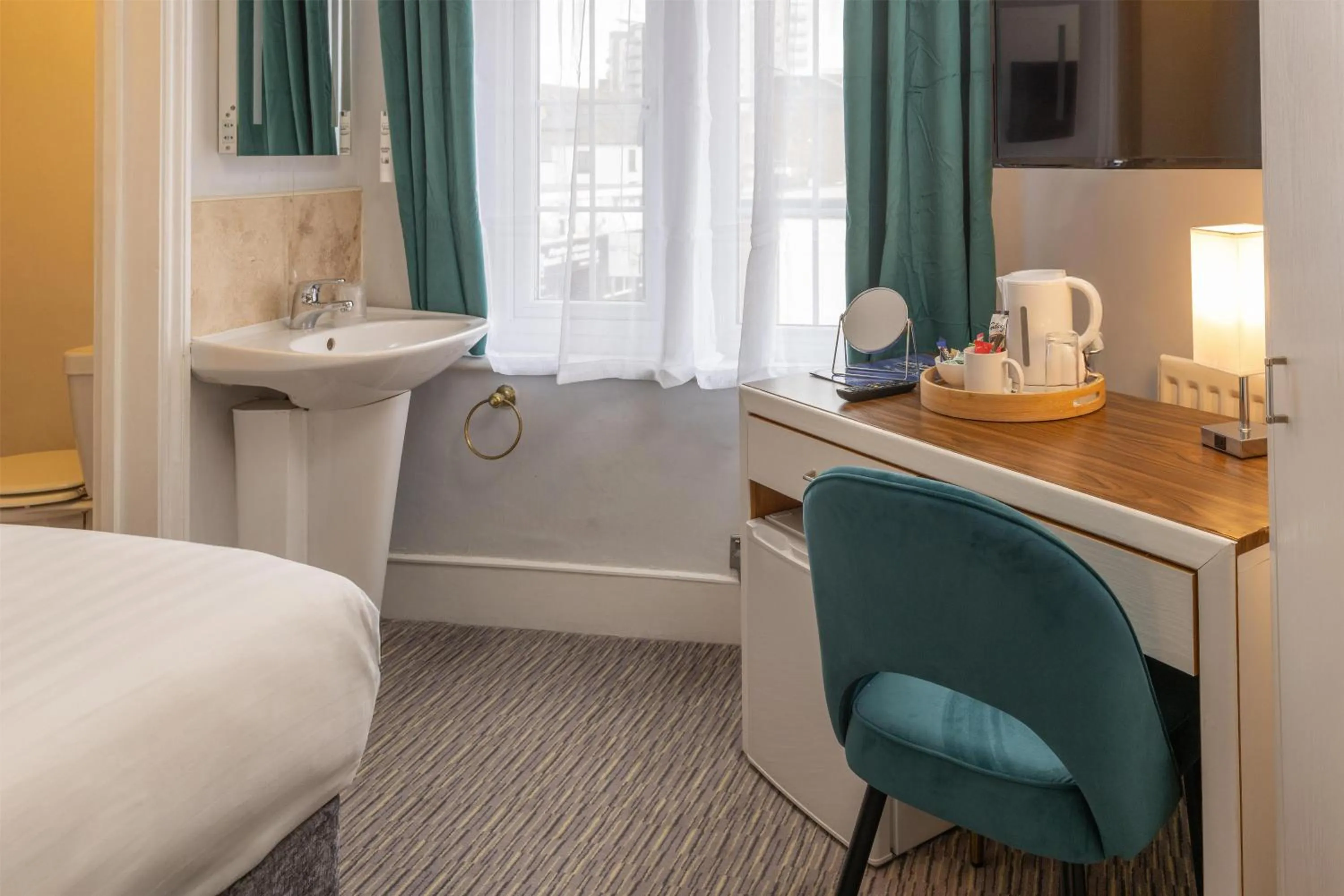 Bedroom, Bed in Best Western The Plough Hotel