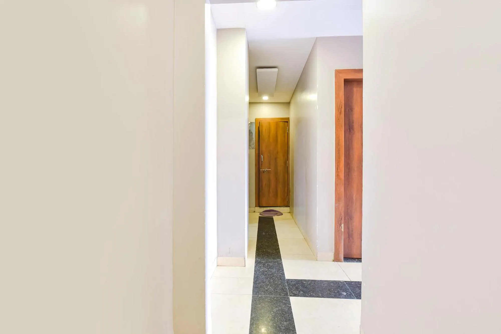 Lobby or reception in FabHotel Raghumani Palace - Nr Mahakal Mandir