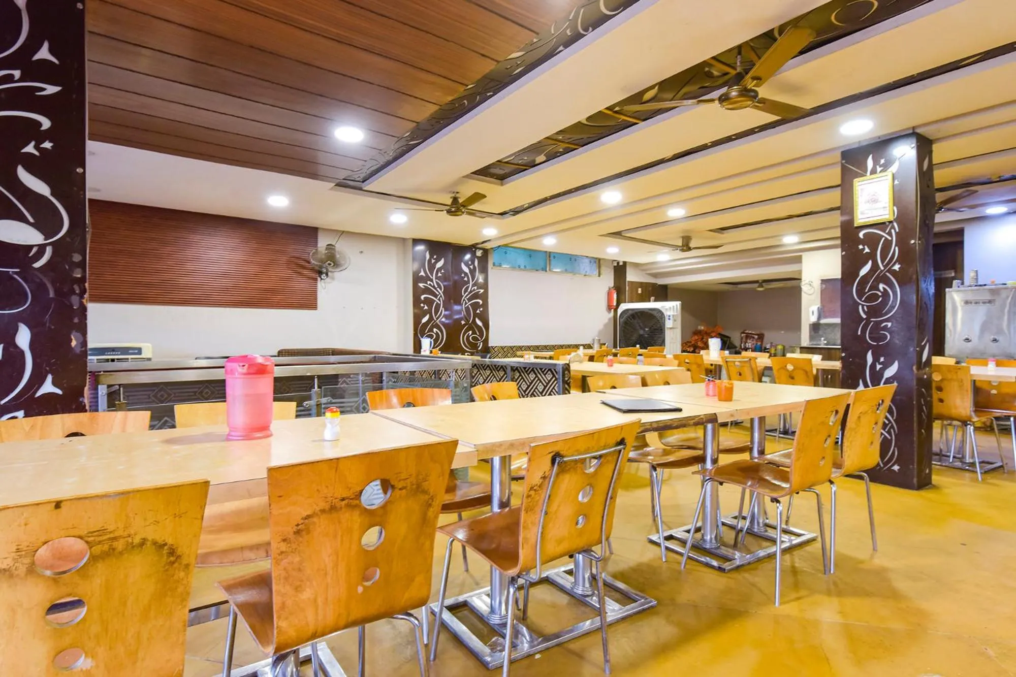 Restaurant/places to eat in FabHotel Raghumani Palace - Nr Mahakal Mandir