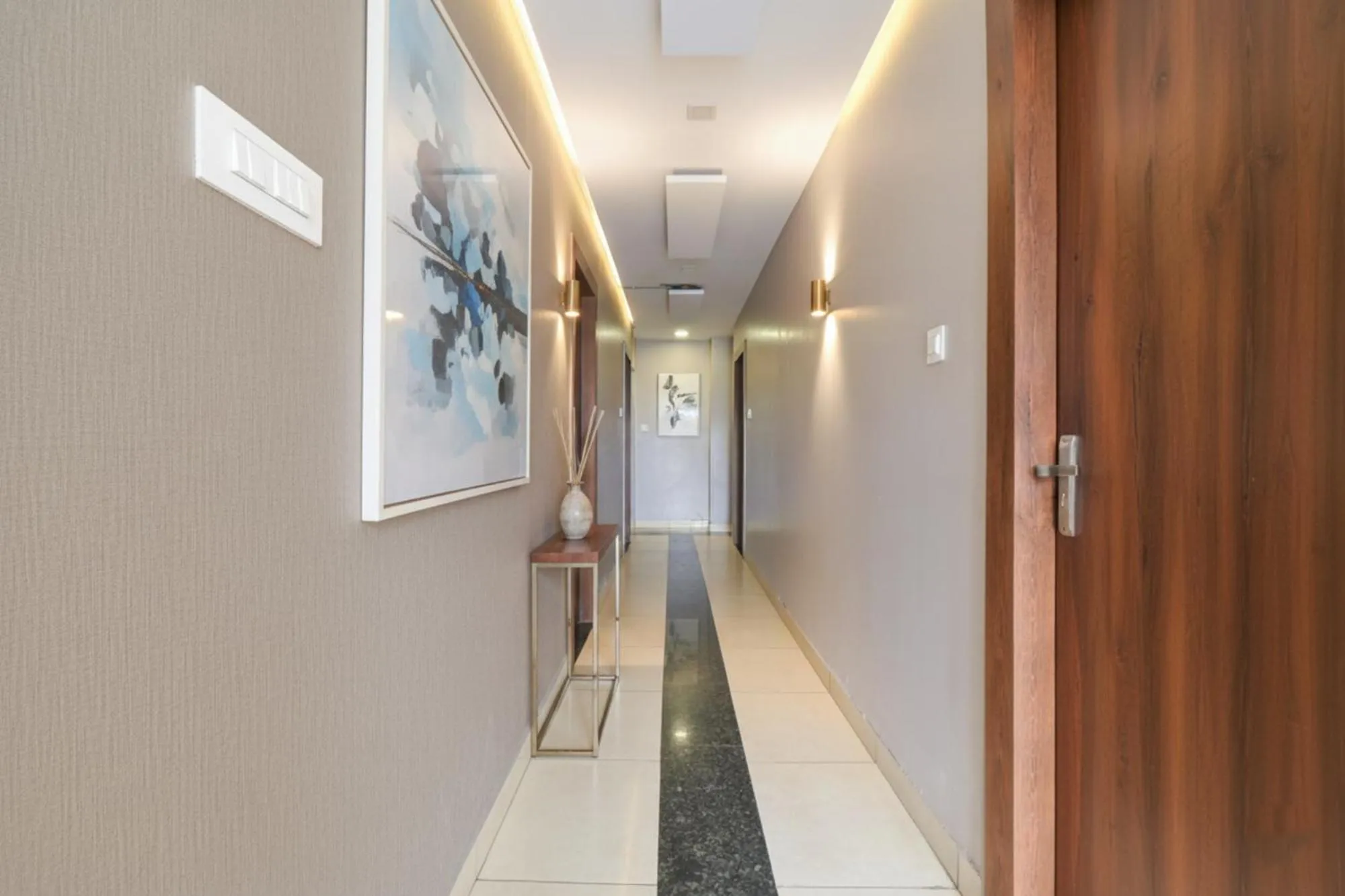 Lobby or reception in FabHotel Raghumani Palace - Nr Mahakal Mandir