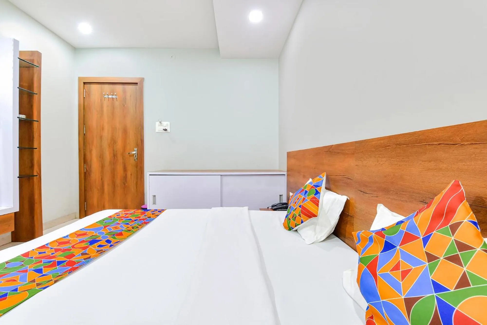 Bed in FabHotel Raghumani Palace - Nr Mahakal Mandir