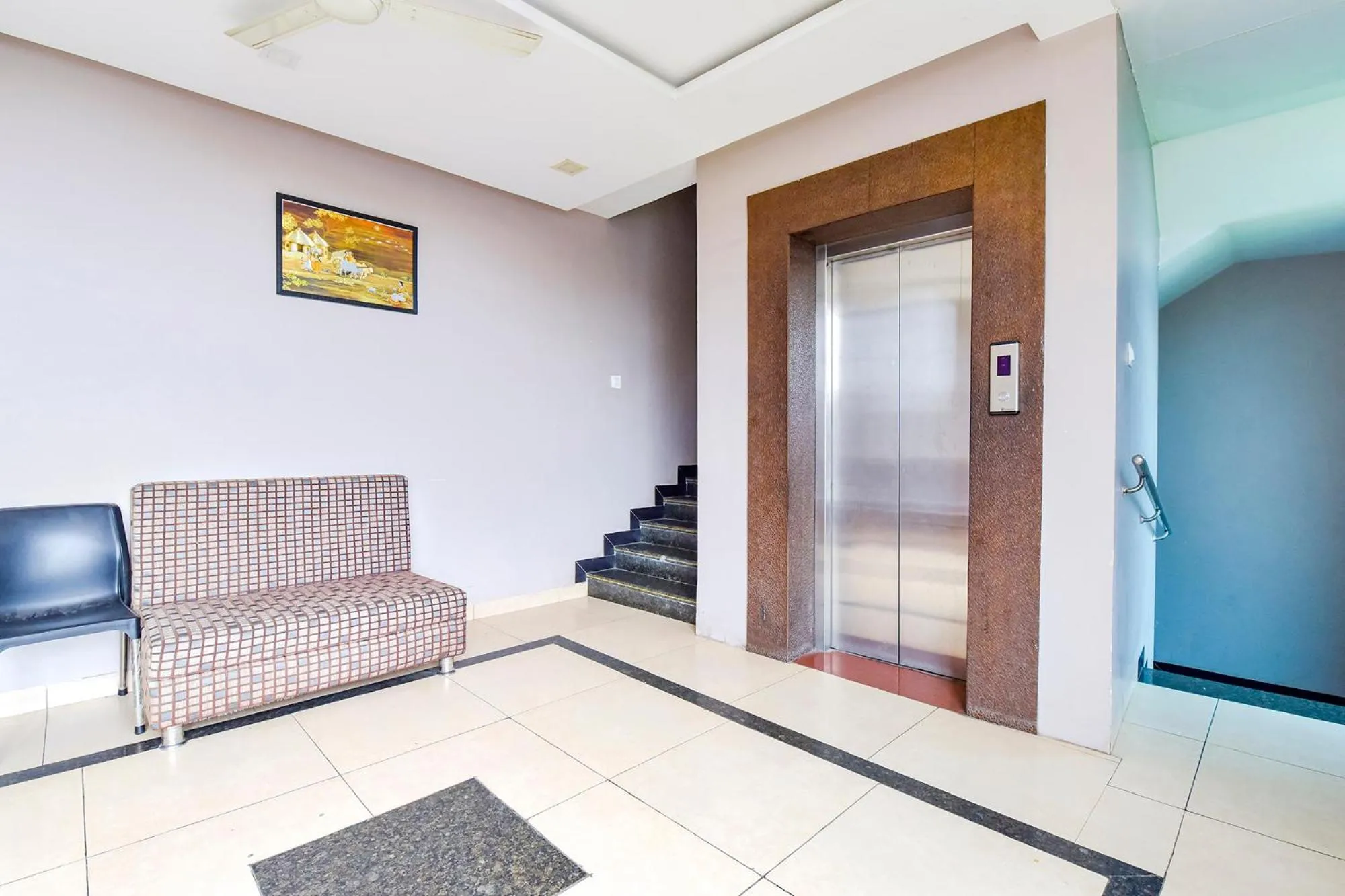 Lobby or reception in FabHotel Raghumani Palace - Nr Mahakal Mandir