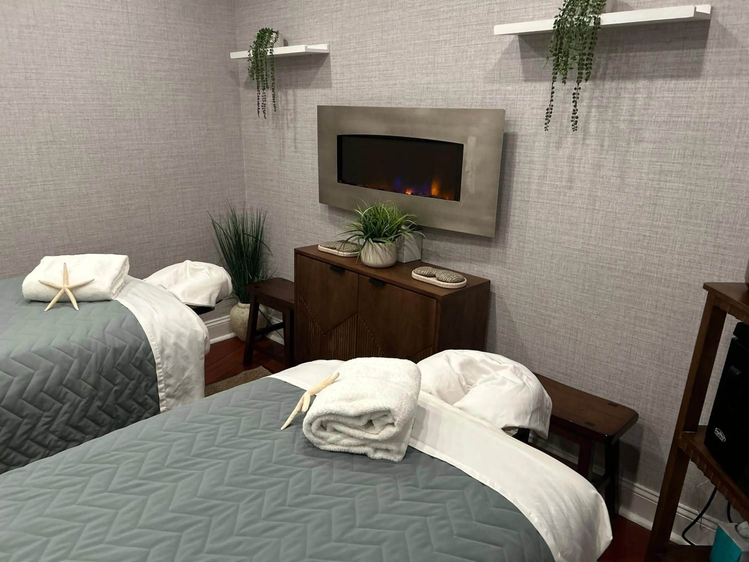 Spa and wellness centre/facilities, Bed in Newport Beach Hotel & Suites