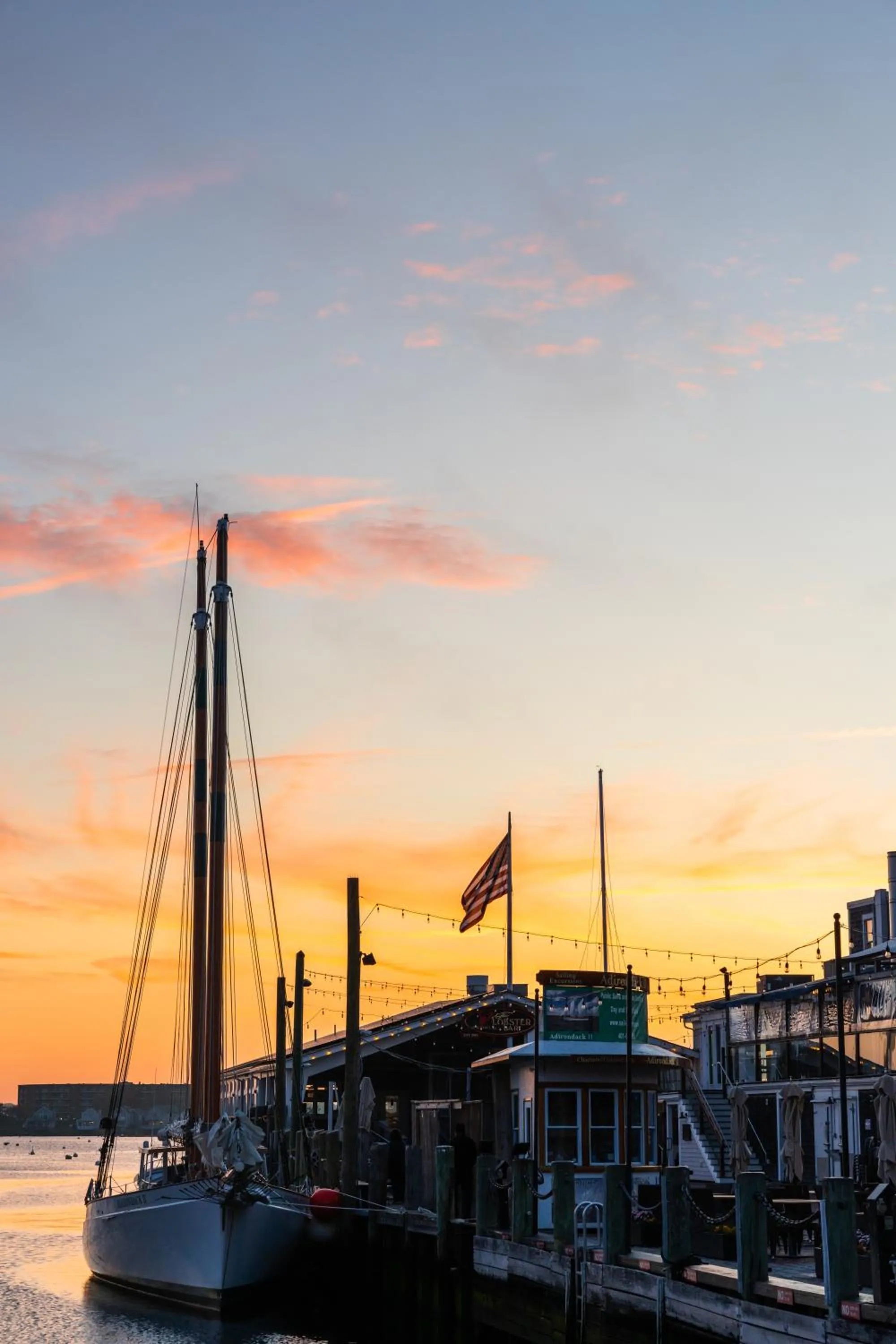 Sunset in Newport Beach Hotel & Suites