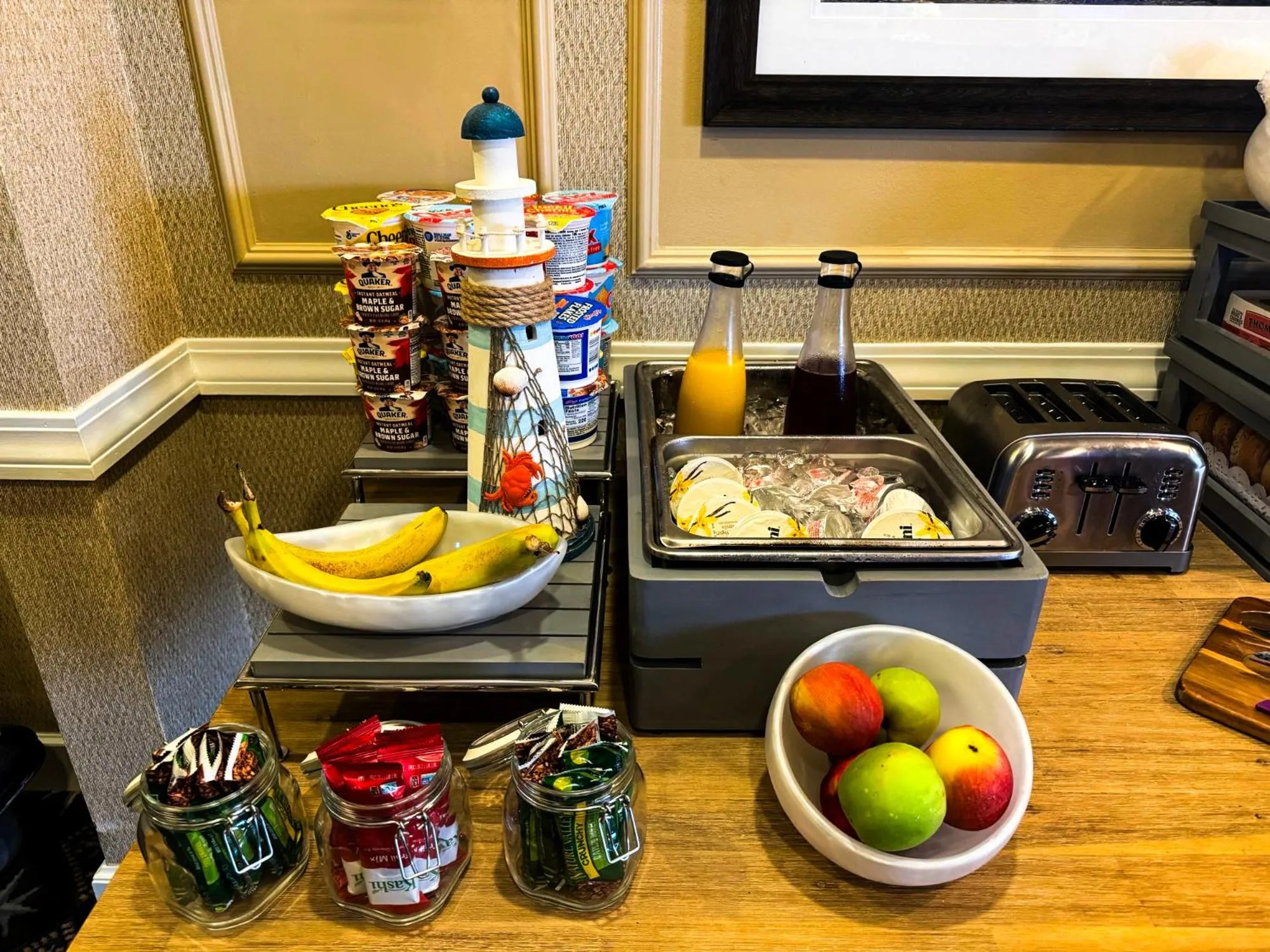 Breakfast in Newport Beach Hotel & Suites
