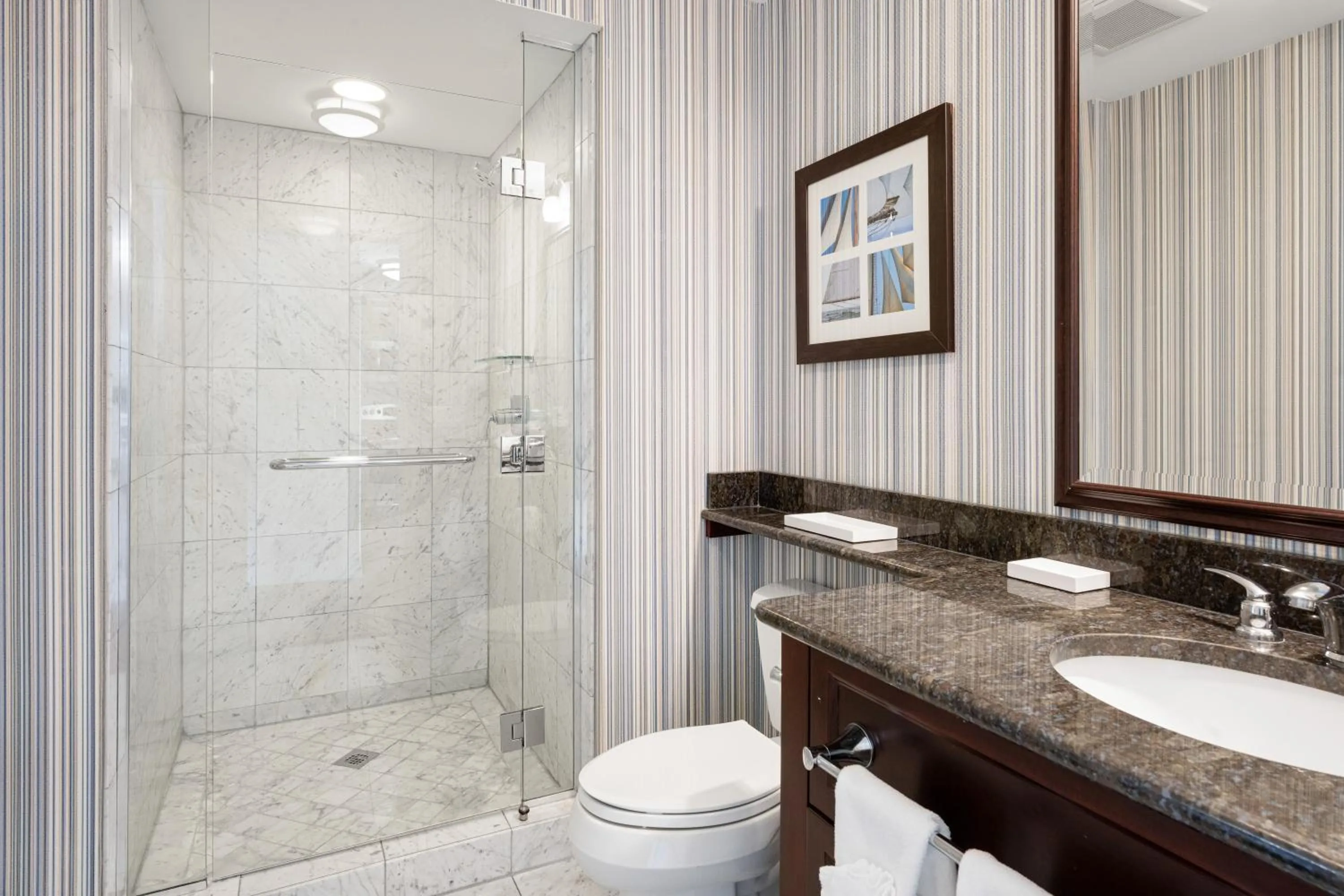 Bathroom in Newport Beach Hotel & Suites