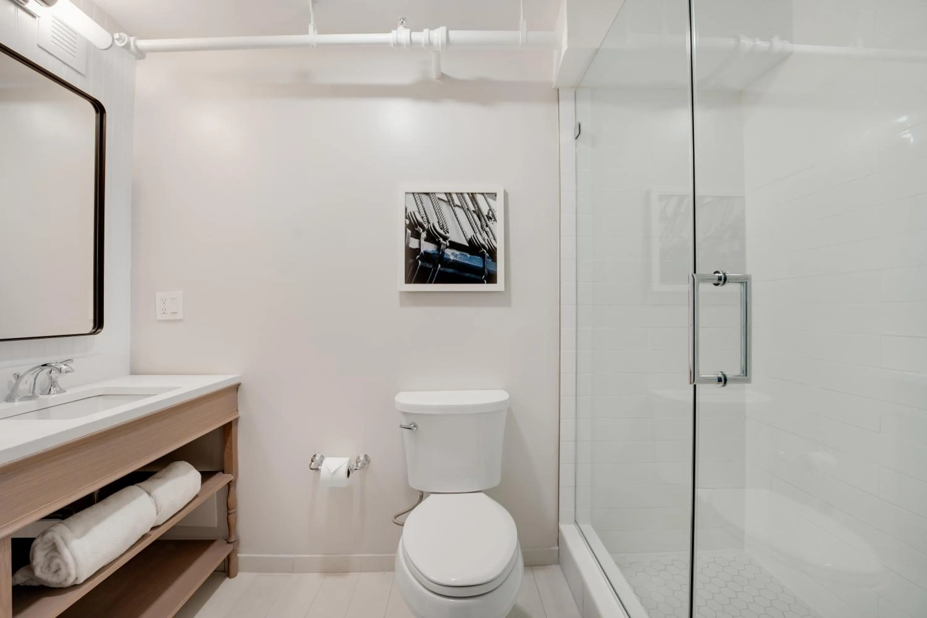 Bathroom in Newport Beach Hotel & Suites